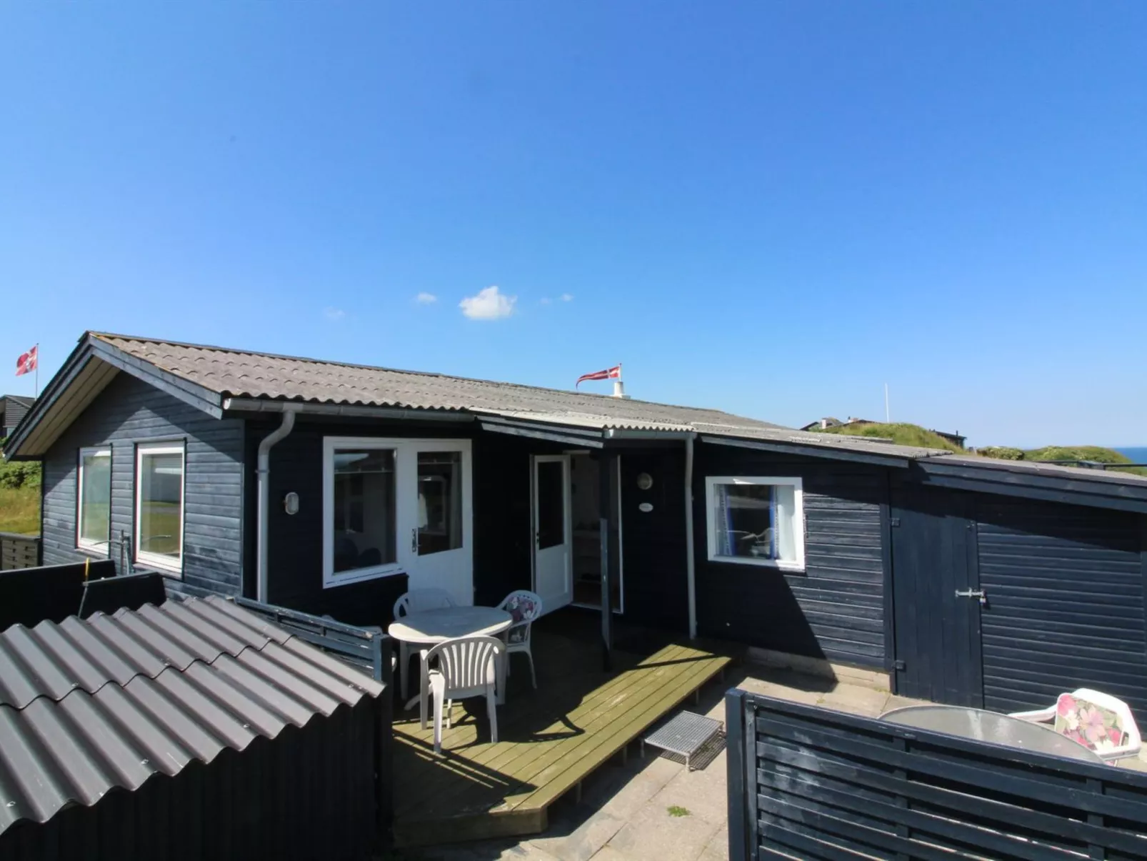 "Ellynor" - 200m from the sea-Outside