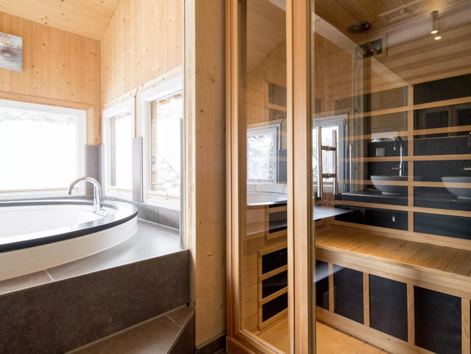 #12 mit IR-Sauna&Sprudelbad Innen-Drinnen