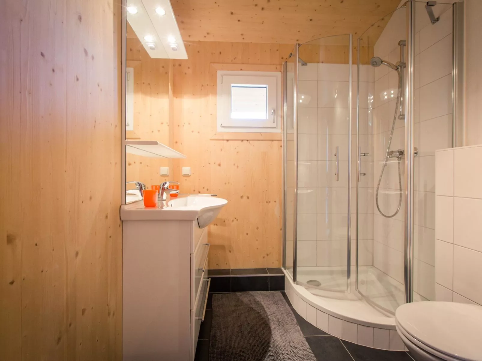 #12 mit IR-Sauna&Sprudelbad Innen-Drinnen