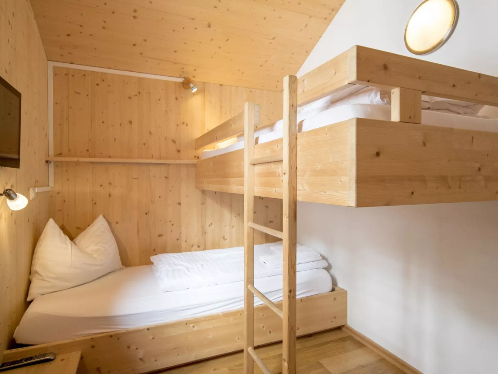 #12 mit IR-Sauna&Sprudelbad Innen-Drinnen