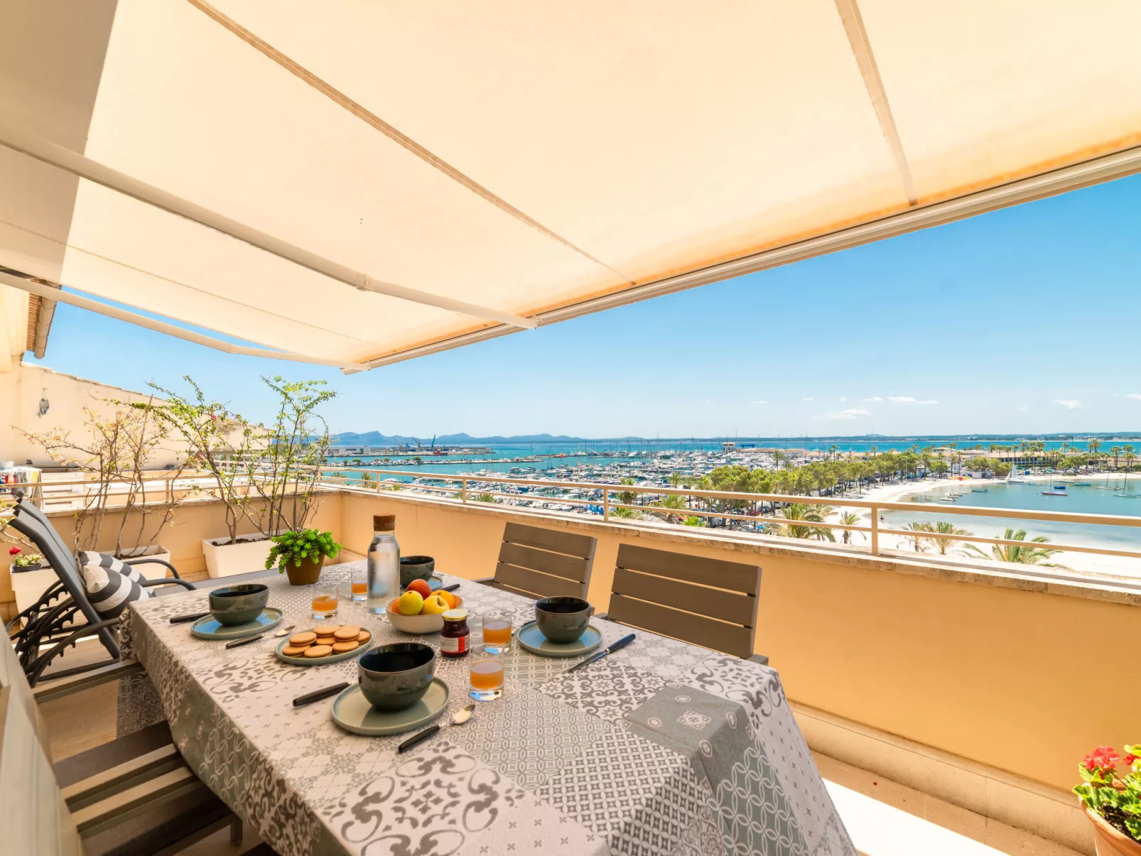 Nautic Sea Views-Outside