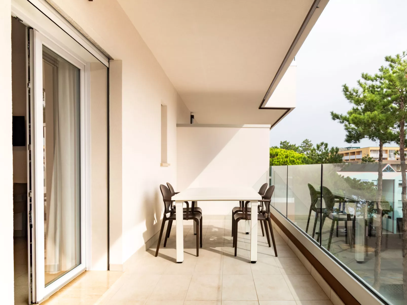 Iris Suite-Outside