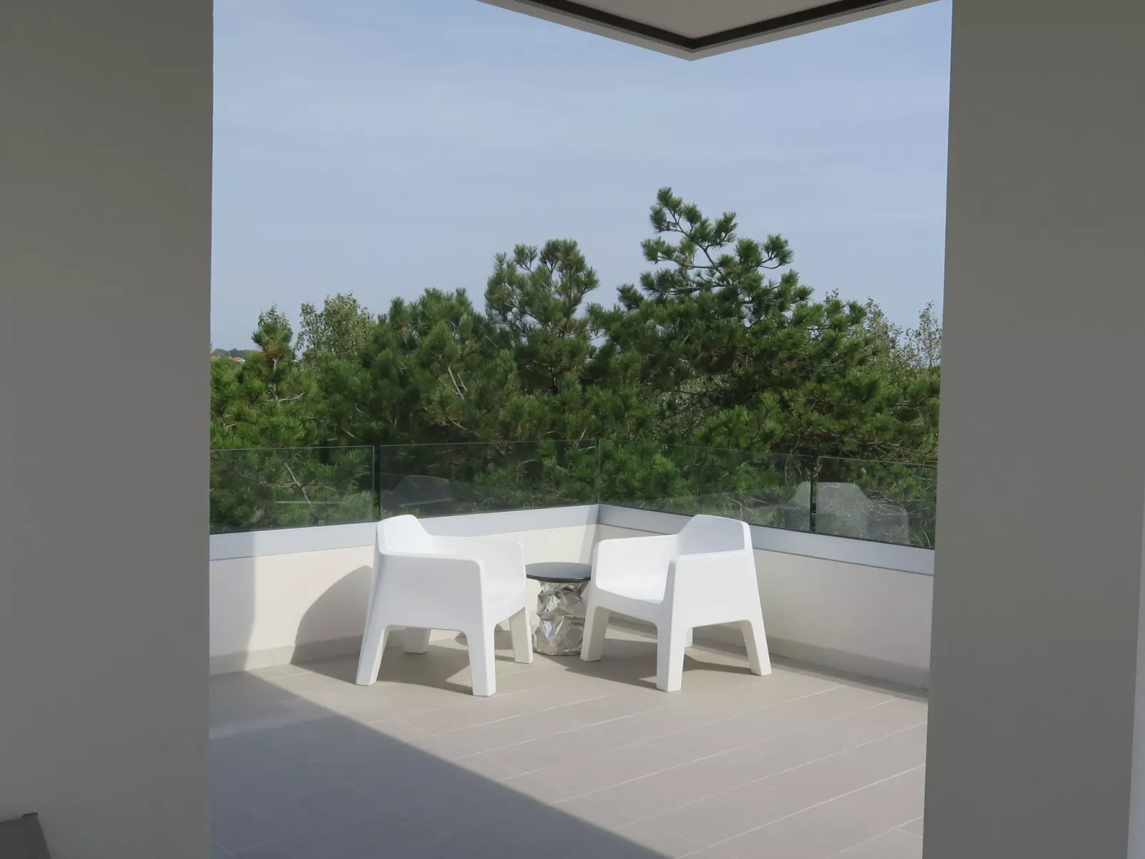 Iris Suite-Outside