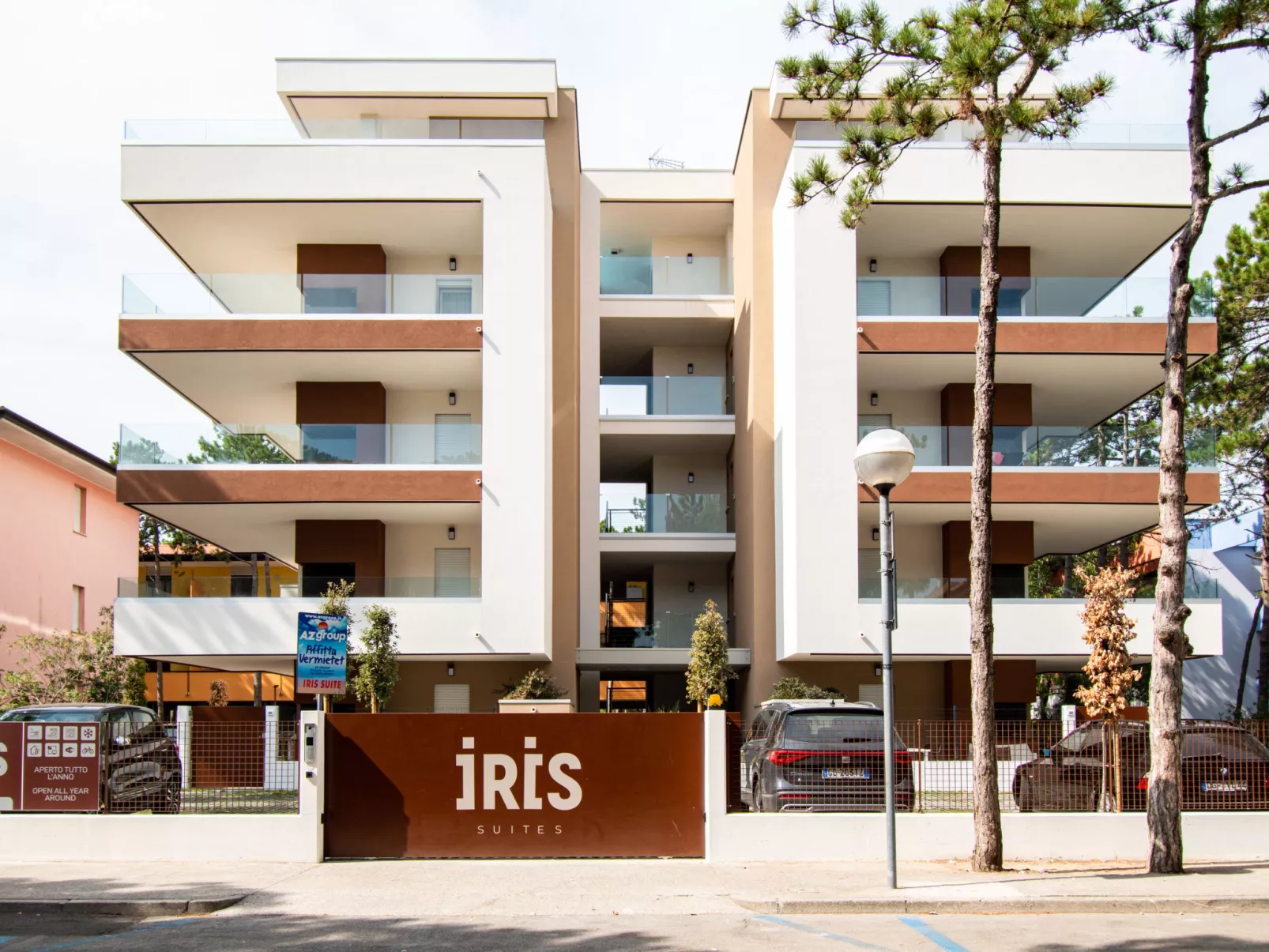 Iris Suite-Outside