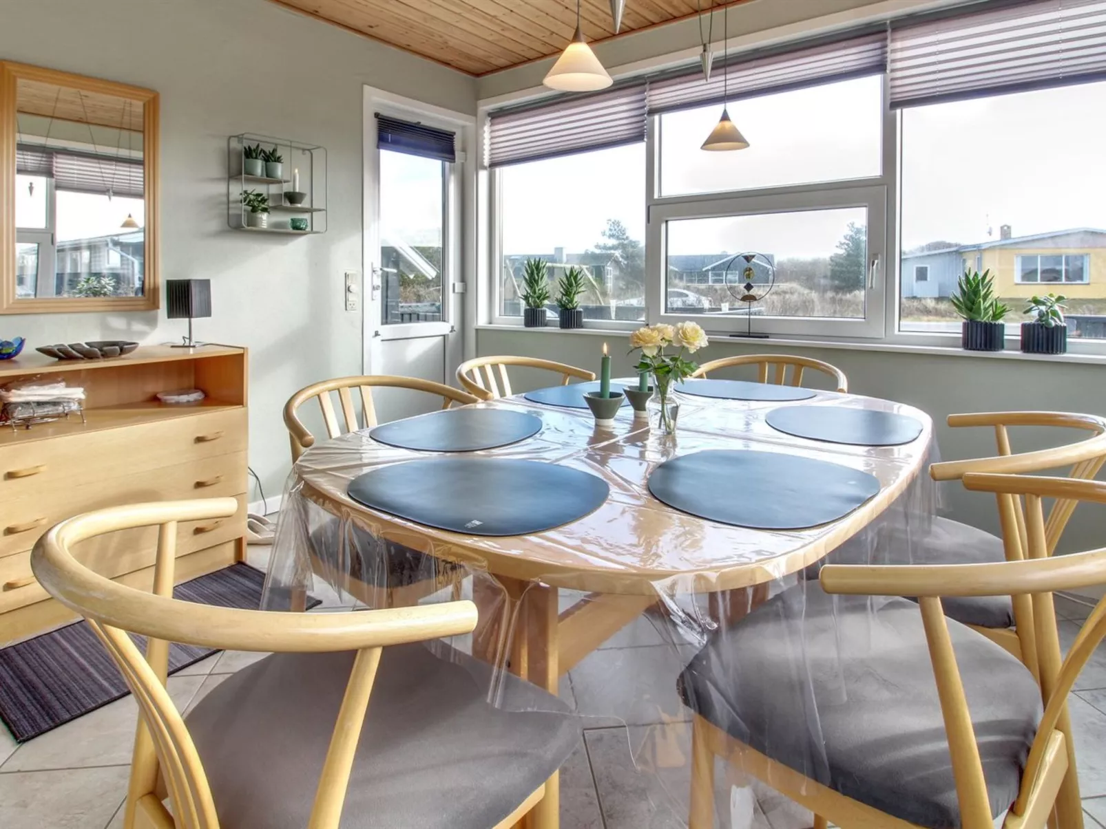"Pupa" - 500m from the sea-Inside