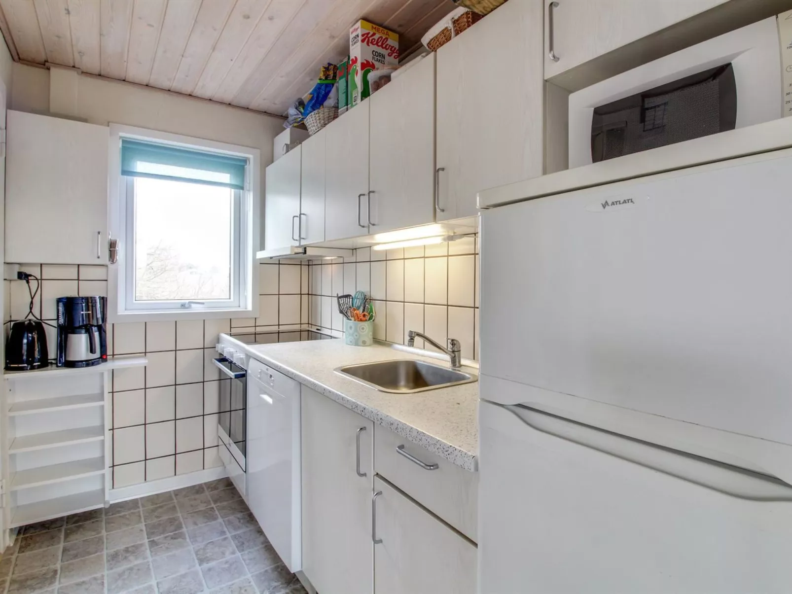 "Pupa" - 500m from the sea-Inside