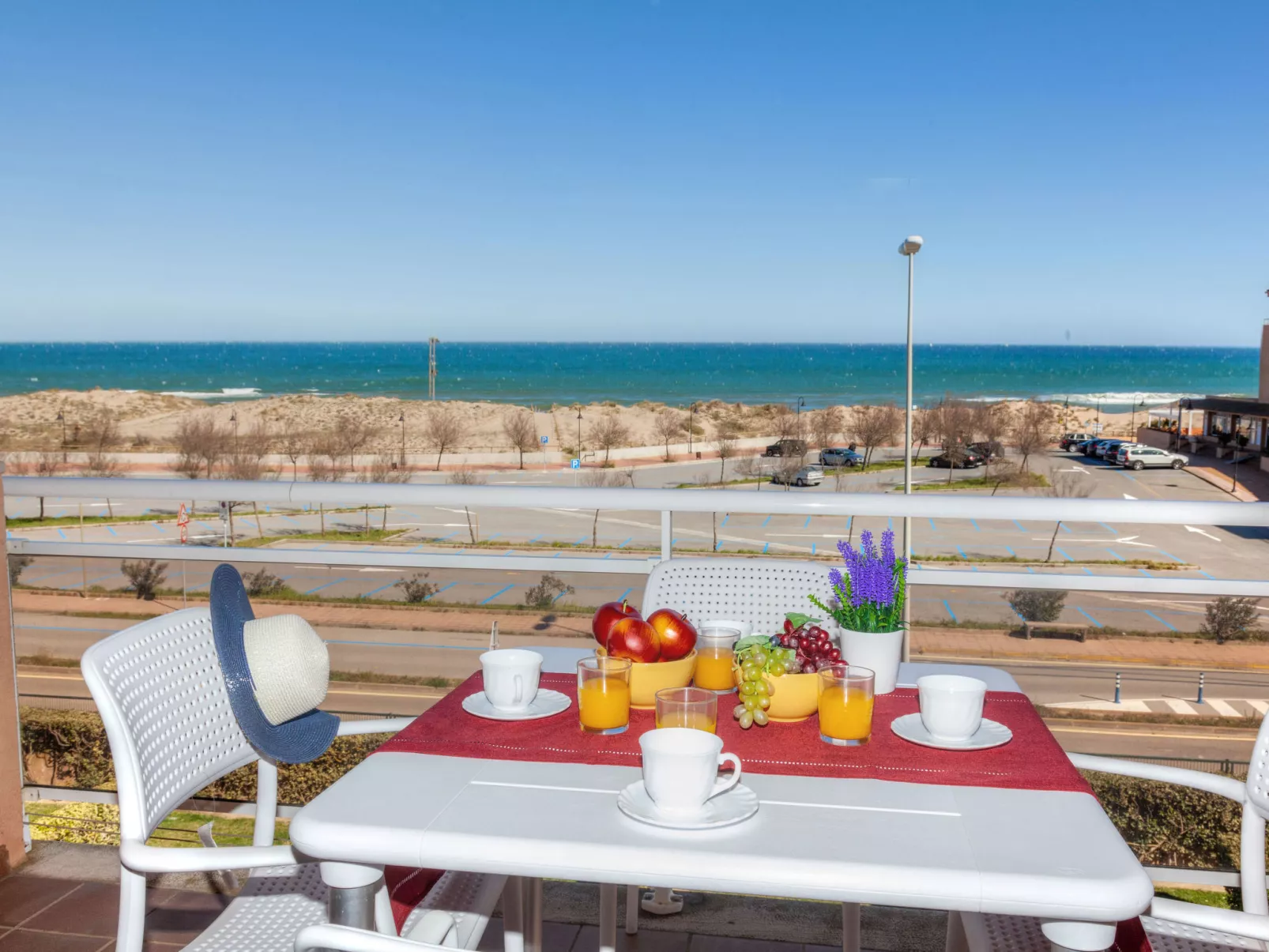 "Port Pals Sea View"-Inside