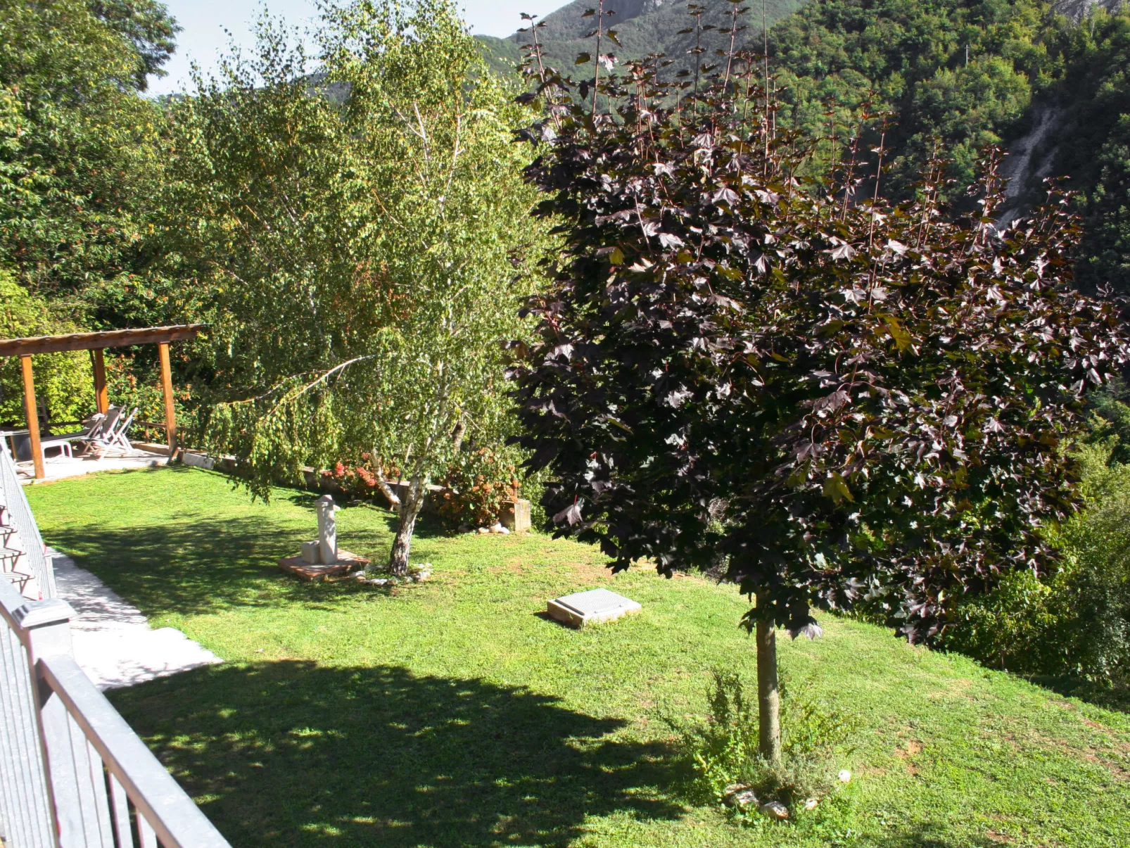 La Grande Aia-Outside