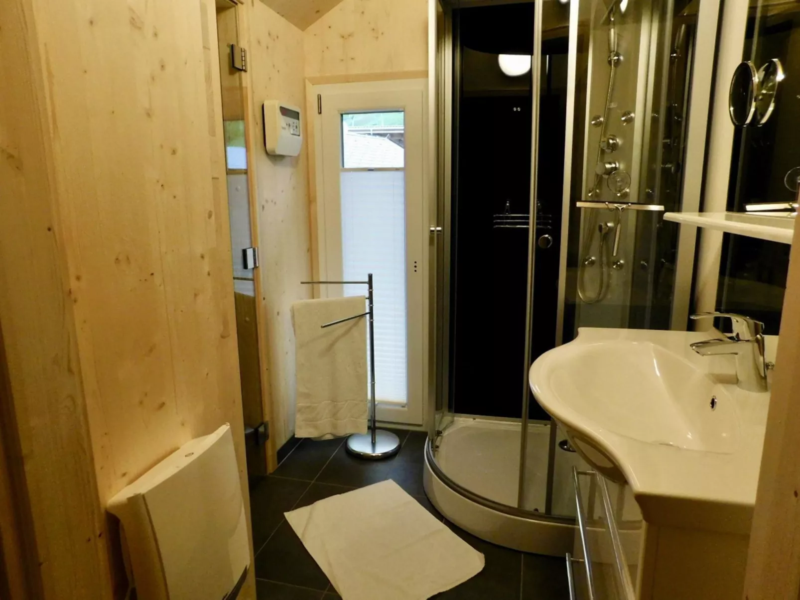 Mit 2 SZ,Sauna o.IR-Sauna+Sprudelbad-Inside
