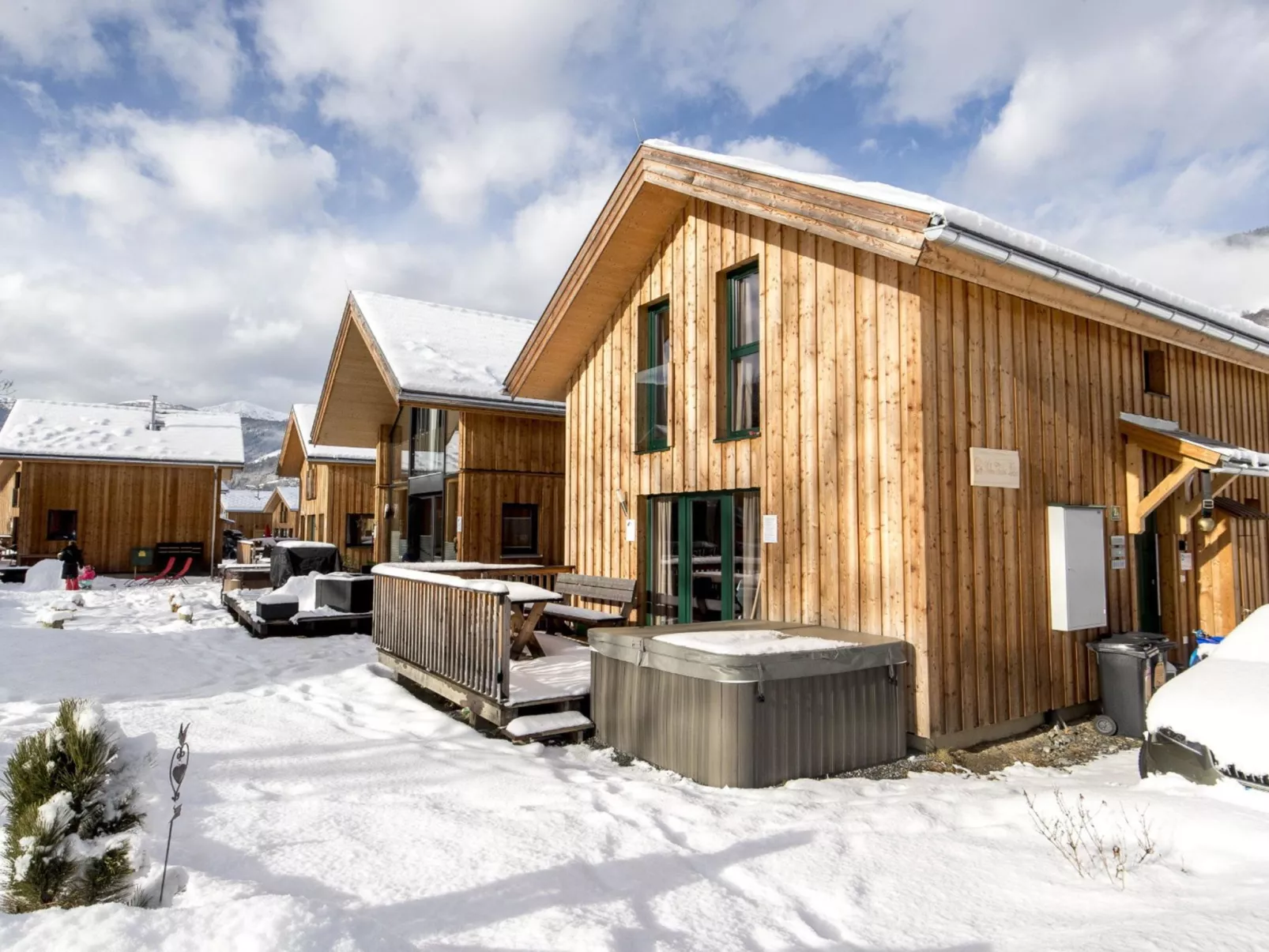 Mit 4 SZ,Sauna o.IR-Sauna+Sprudelbad-Outside