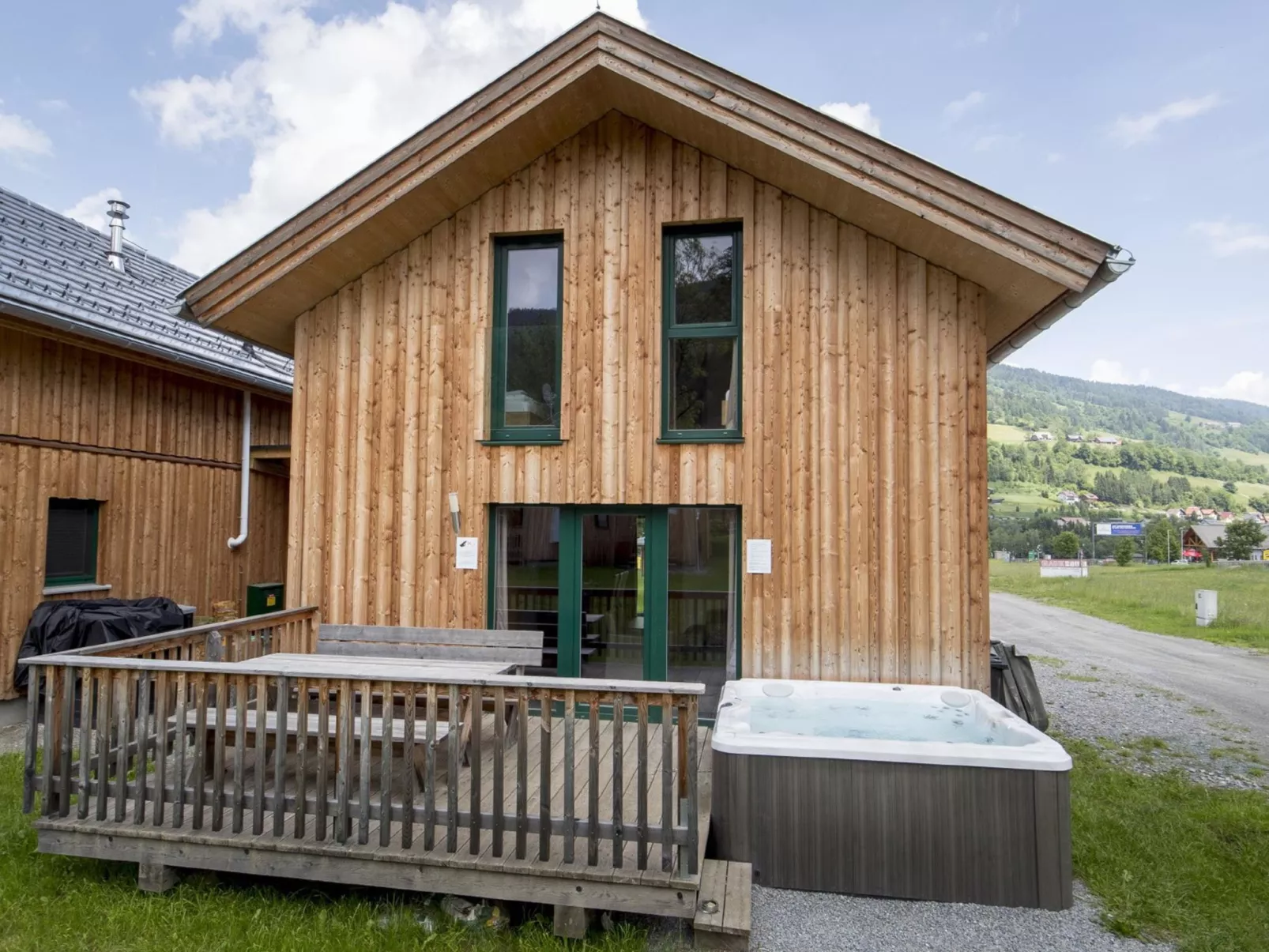 Mit 4 SZ,Sauna o.IR-Sauna+Sprudelbad-Outside