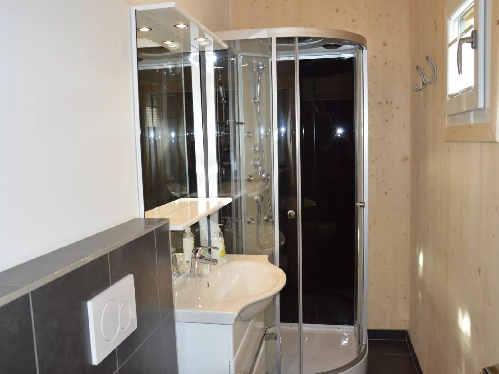 Mit 4 SZ,Sauna o.IR-Sauna+Sprudelbad-Inside