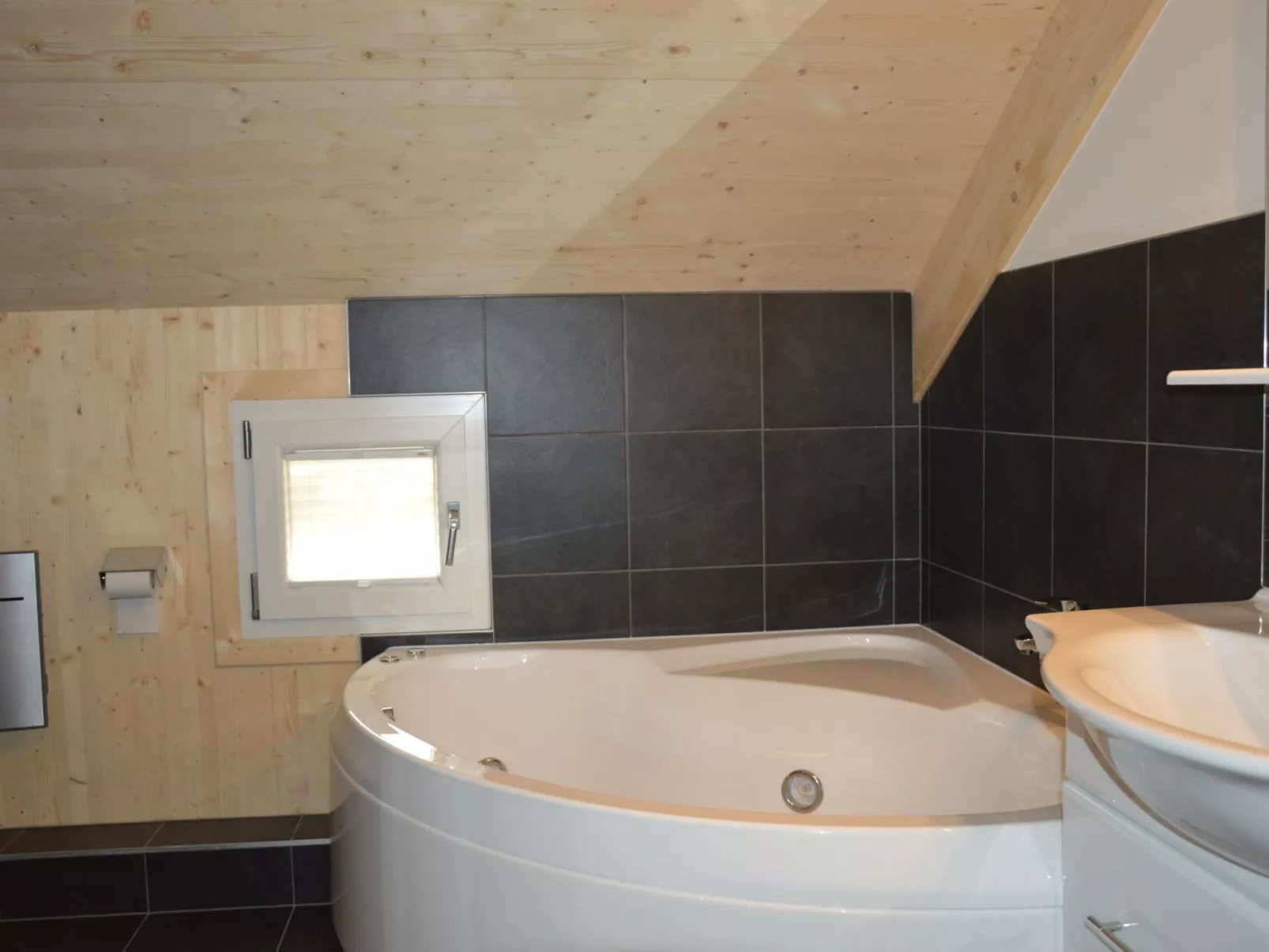 Mit 4 SZ,Sauna o.IR-Sauna+Sprudelbad-Inside