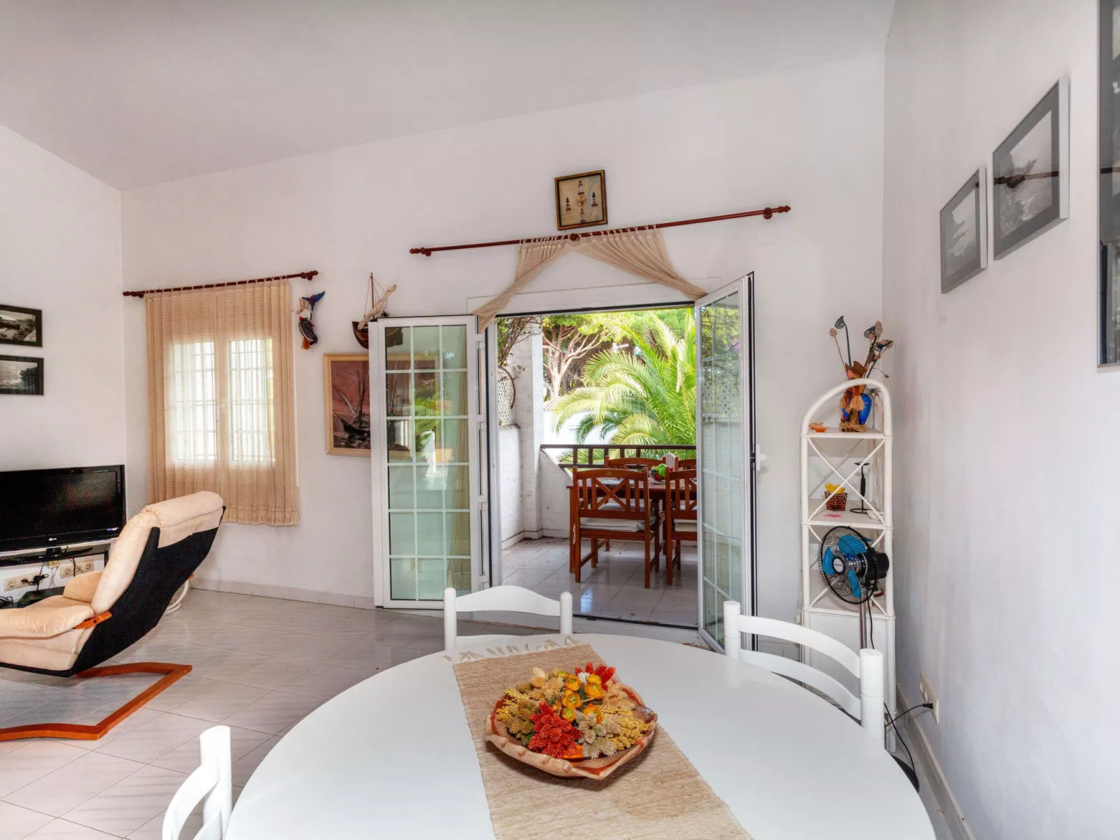 Villa Blanca Feliu-Inside