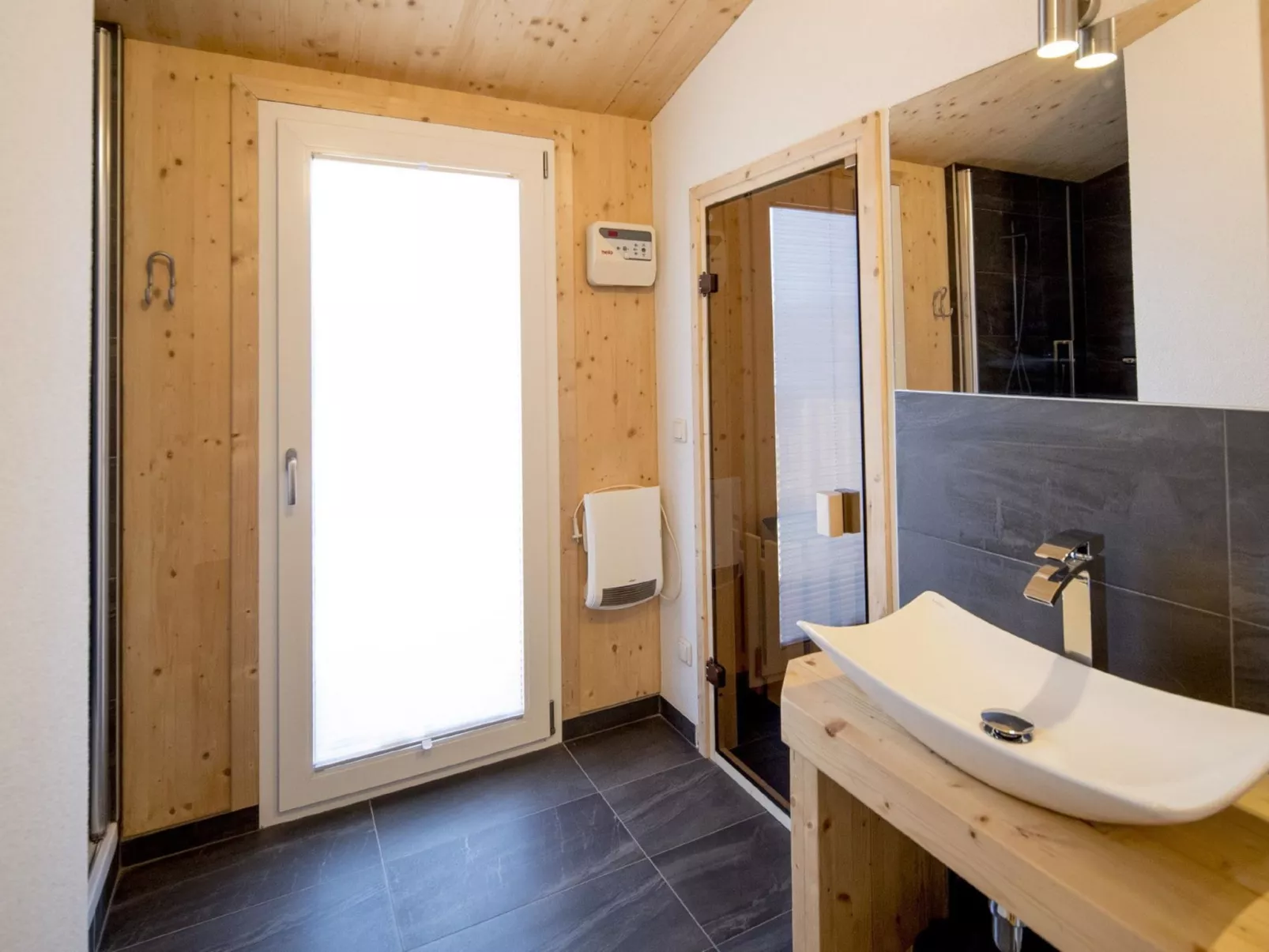 Sup.4 SZ Sauna o.IR-Sauna+Sprudelbad-Inside