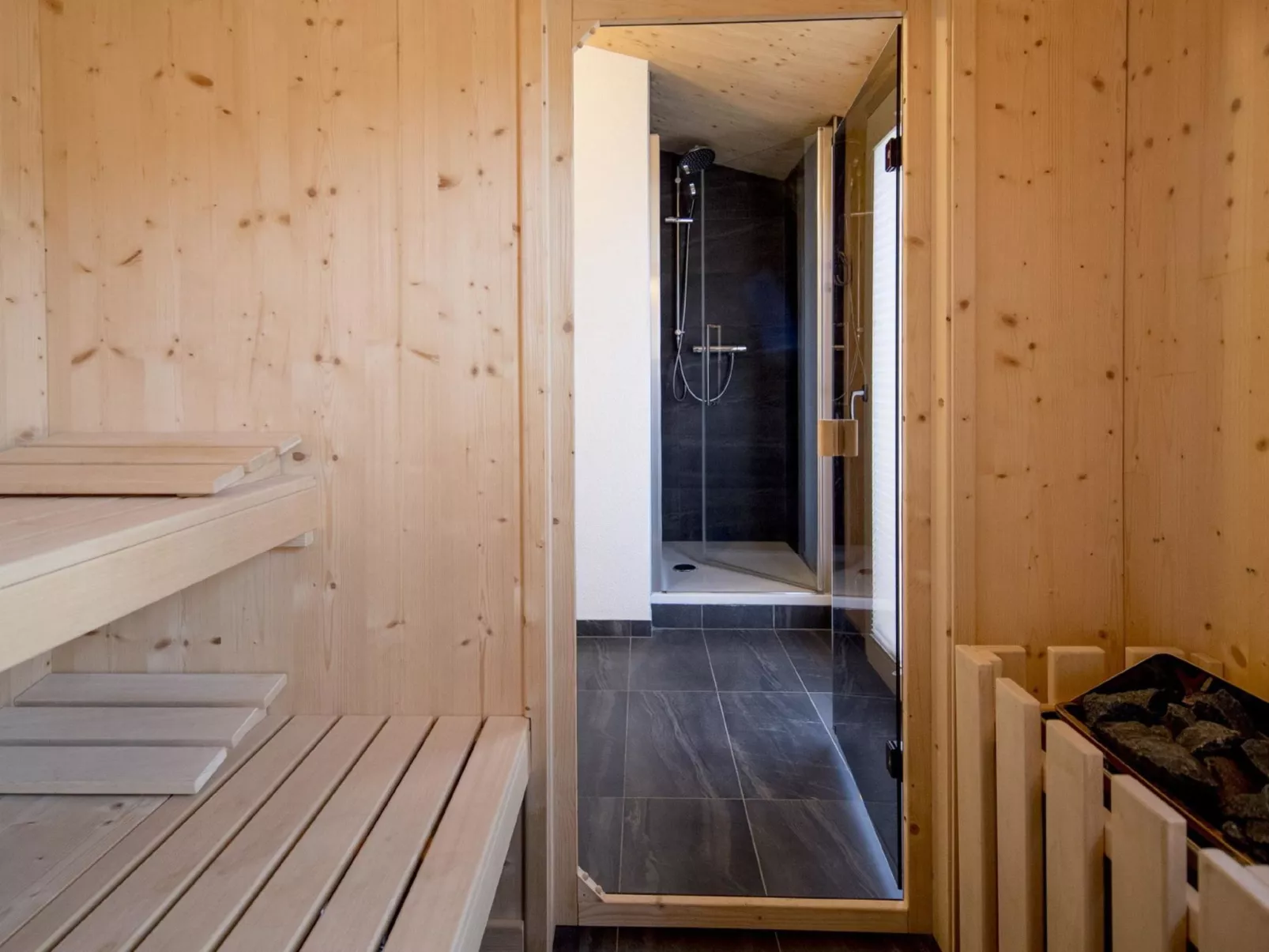 Sup.4 SZ Sauna o.IR-Sauna+Sprudelbad-Inside