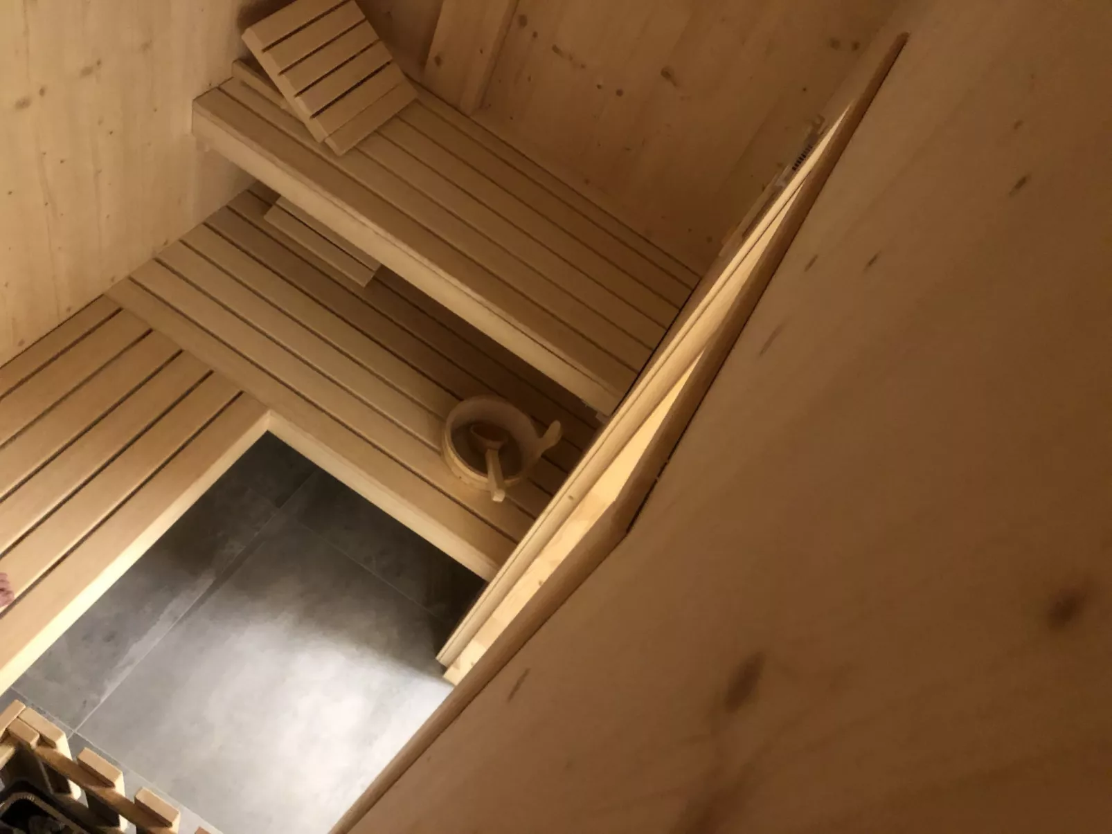 Sup.4 SZ Sauna o.IR-Sauna+Sprudelbad-Inside