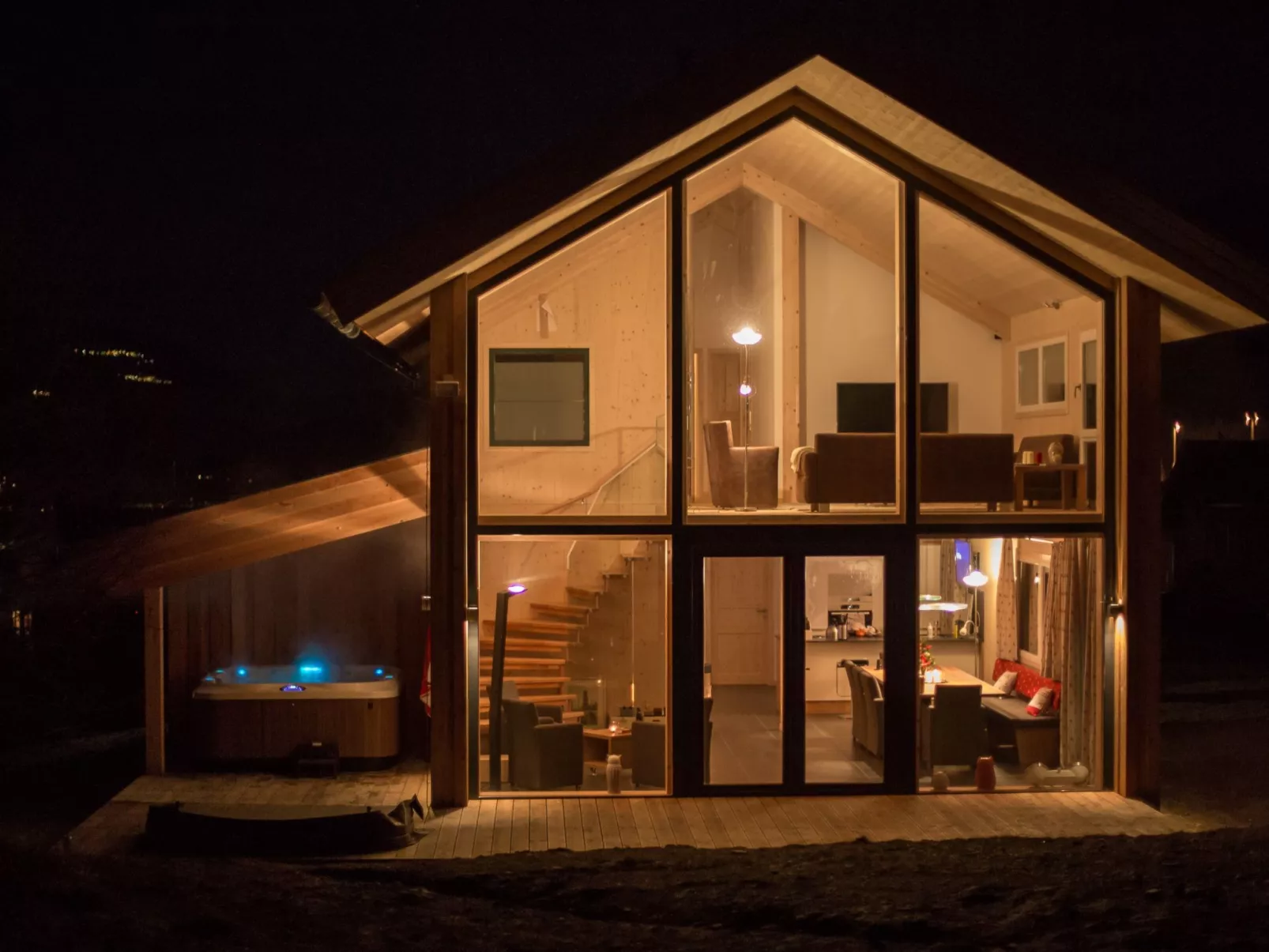 Premium mit 5 SZ,Sauna o IR-Sauna+SP-Drinnen