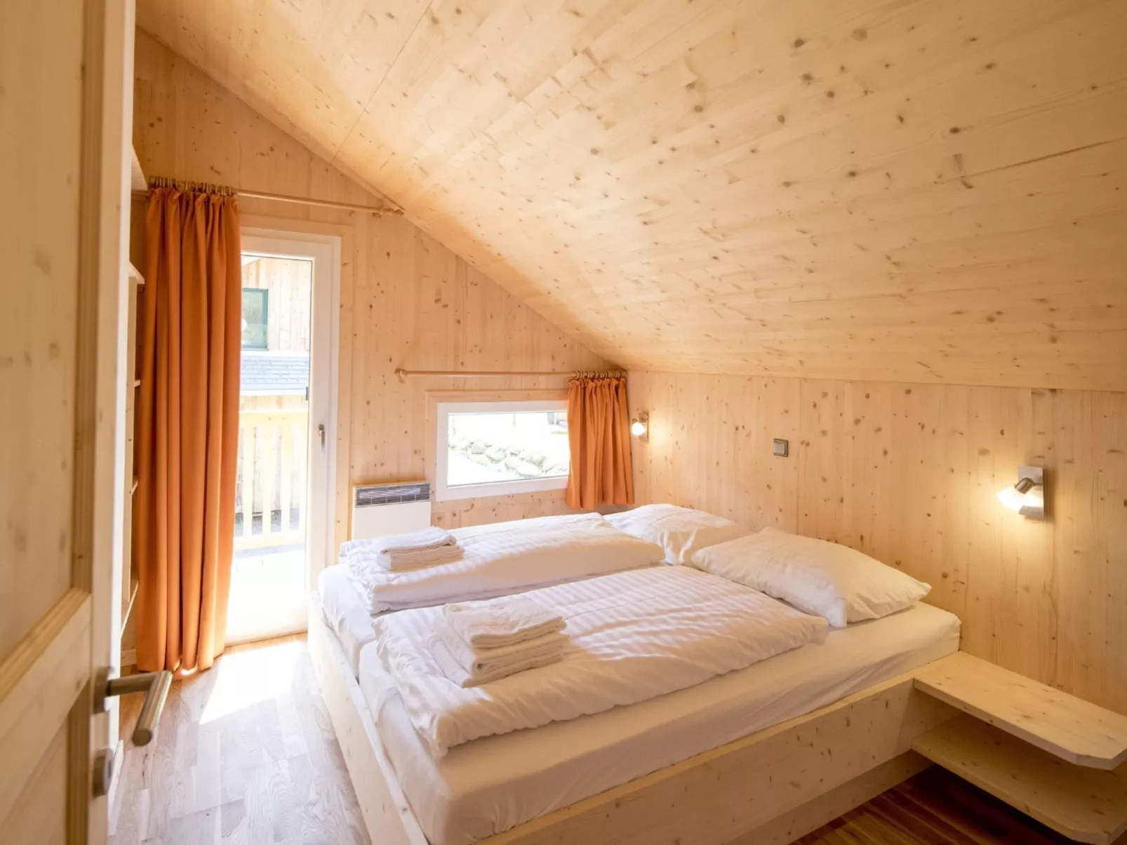 Chalet 4 Schlafzimmern, Sauna & SwimSPA-Drinnen