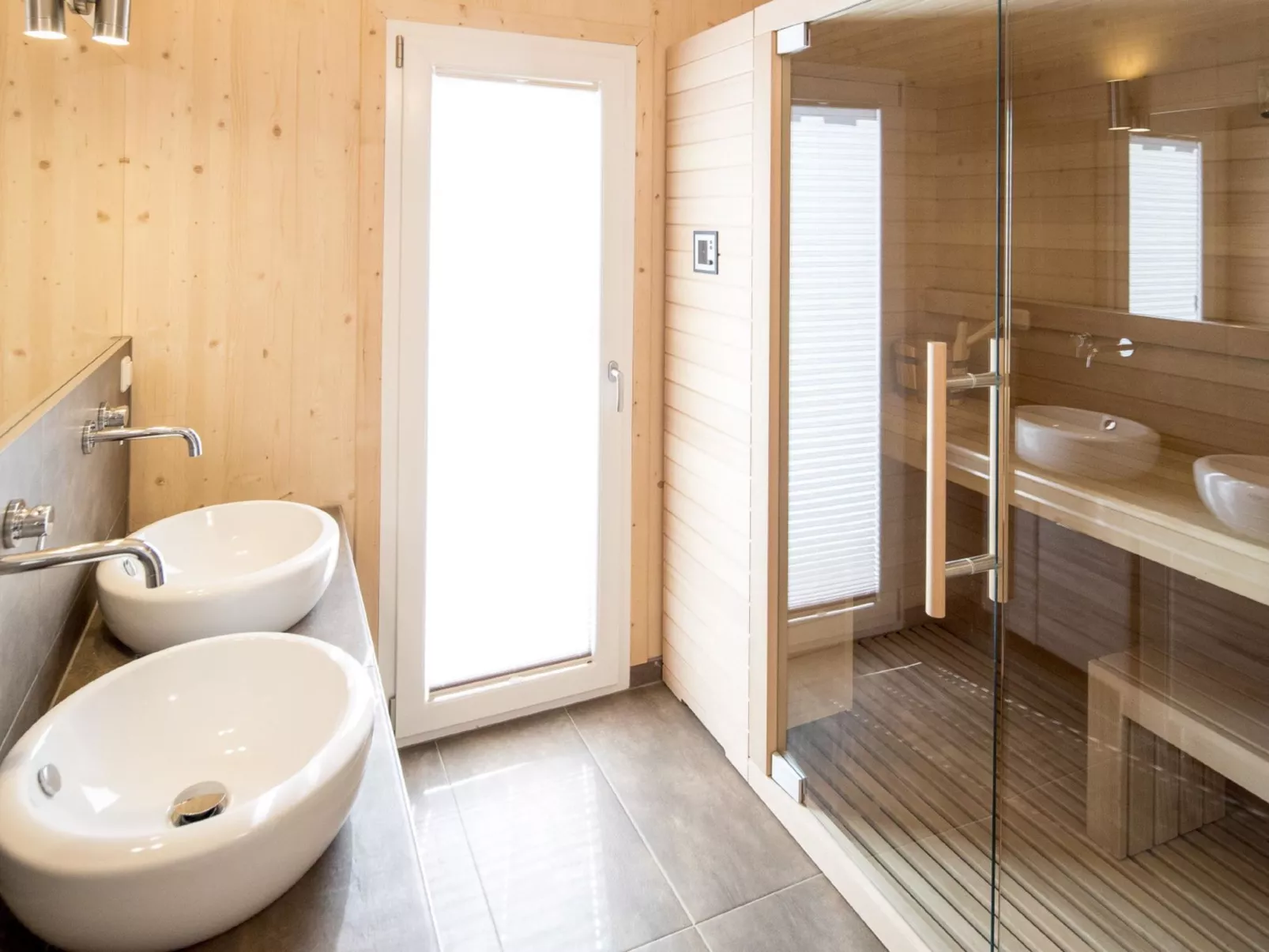 Chalet 4 Schlafzimmern, Sauna & SwimSPA-Drinnen