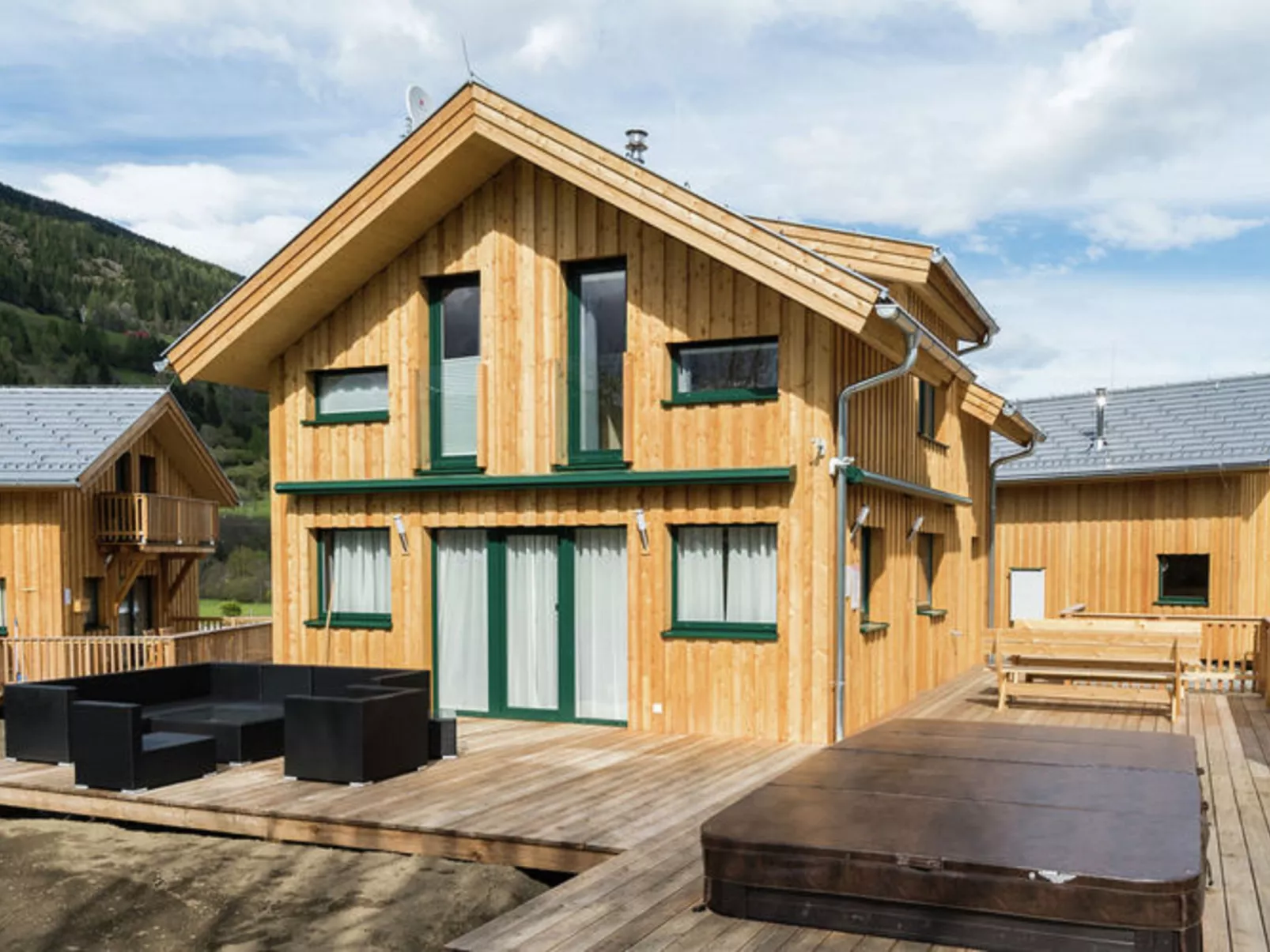 Chalet 4 Schlafzimmern, Sauna & SwimSPA-Draußen