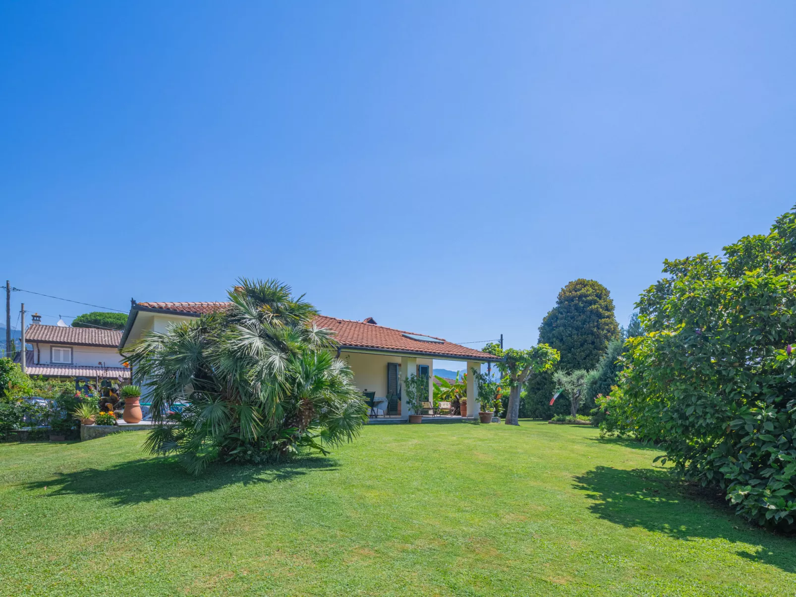 Marinella-Outside