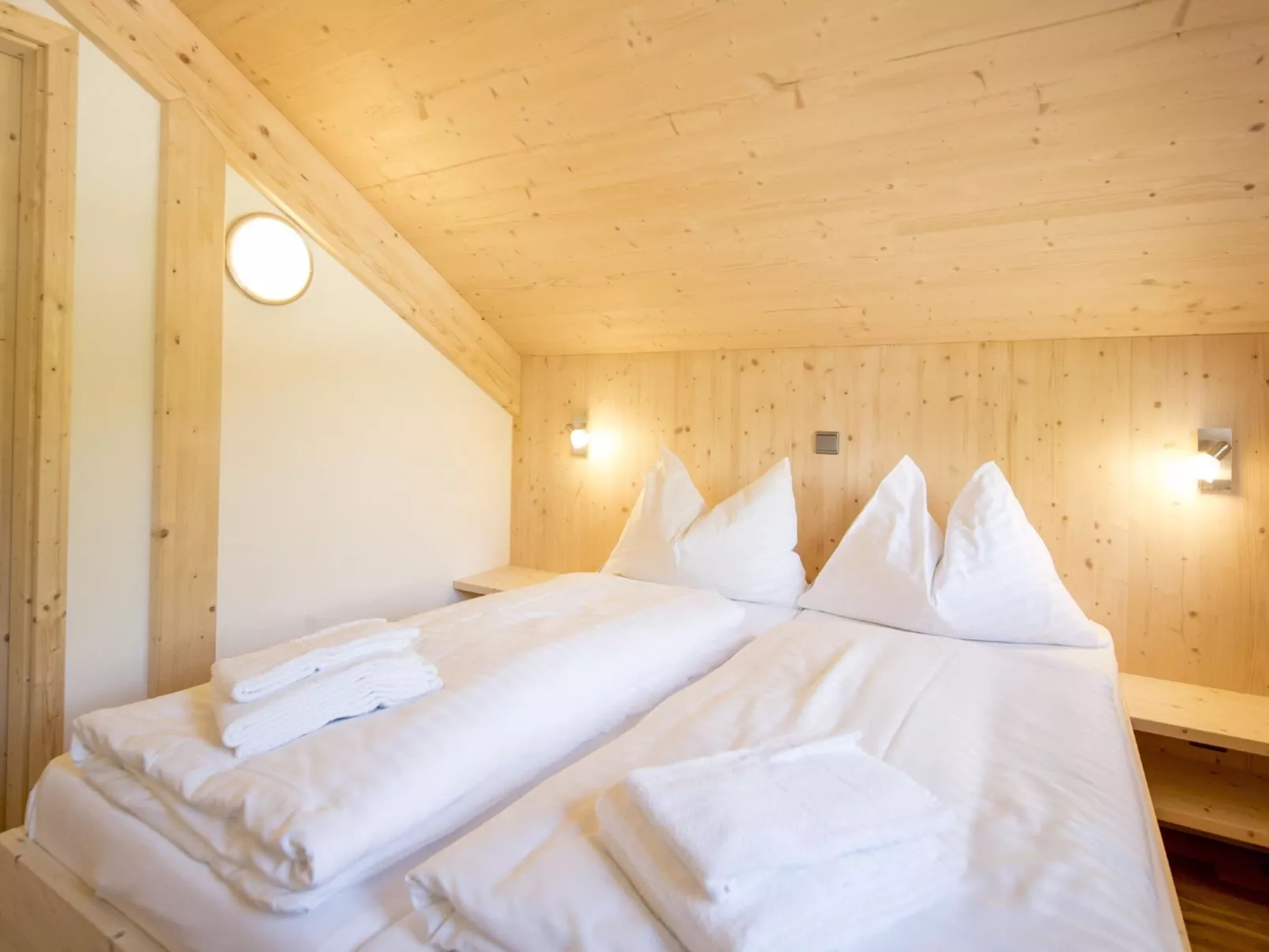 Chalet 4 Schlafzimmern, Sauna & SwimSPA-Drinnen