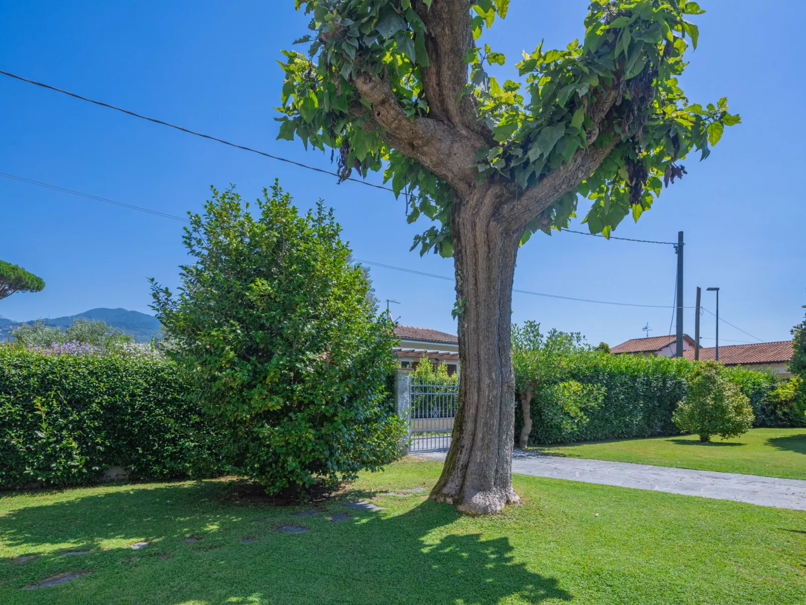 Marinella-Outside