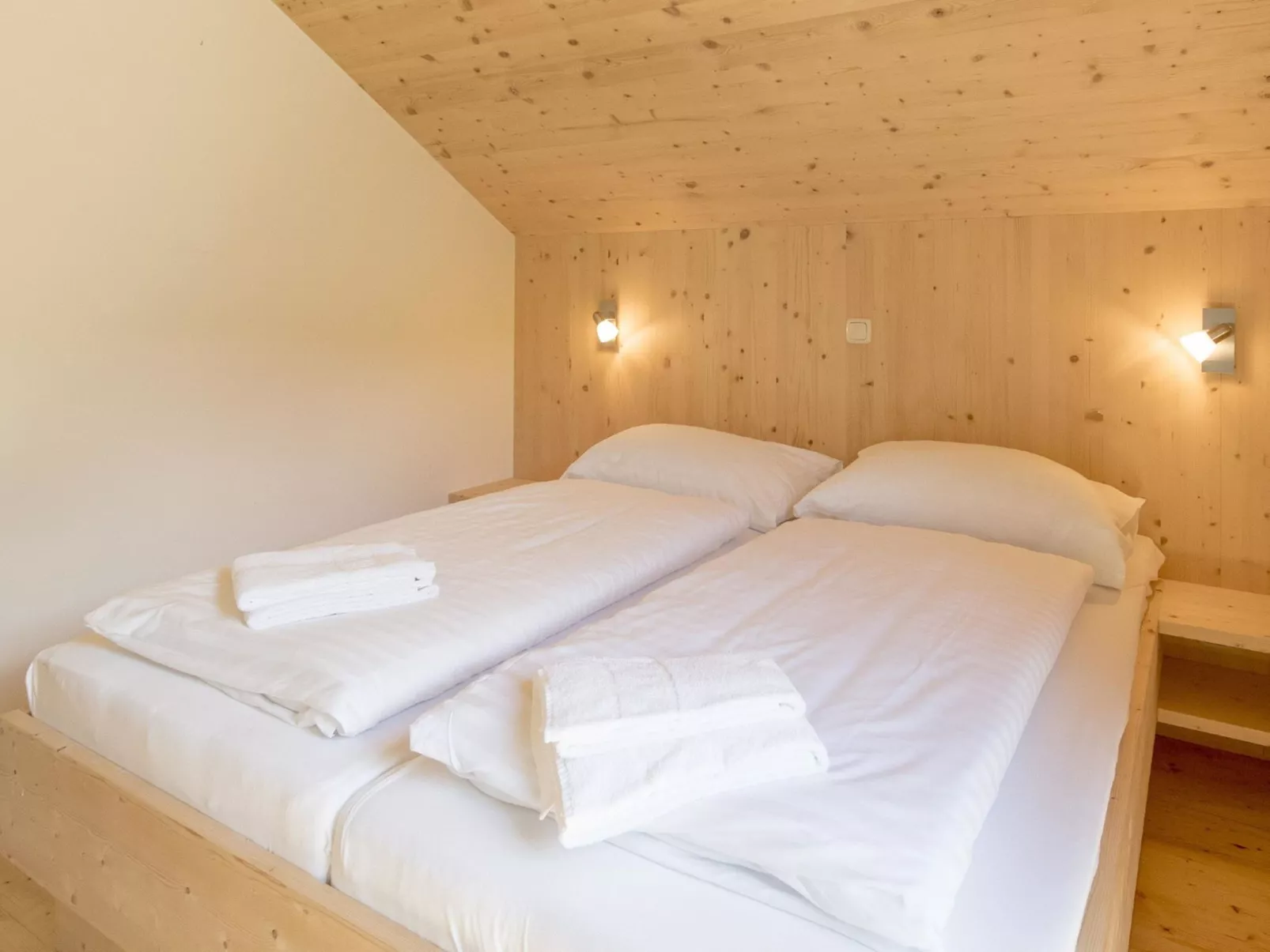 Mit 4 Schlafzimmern & IR-Sauna-Dedans