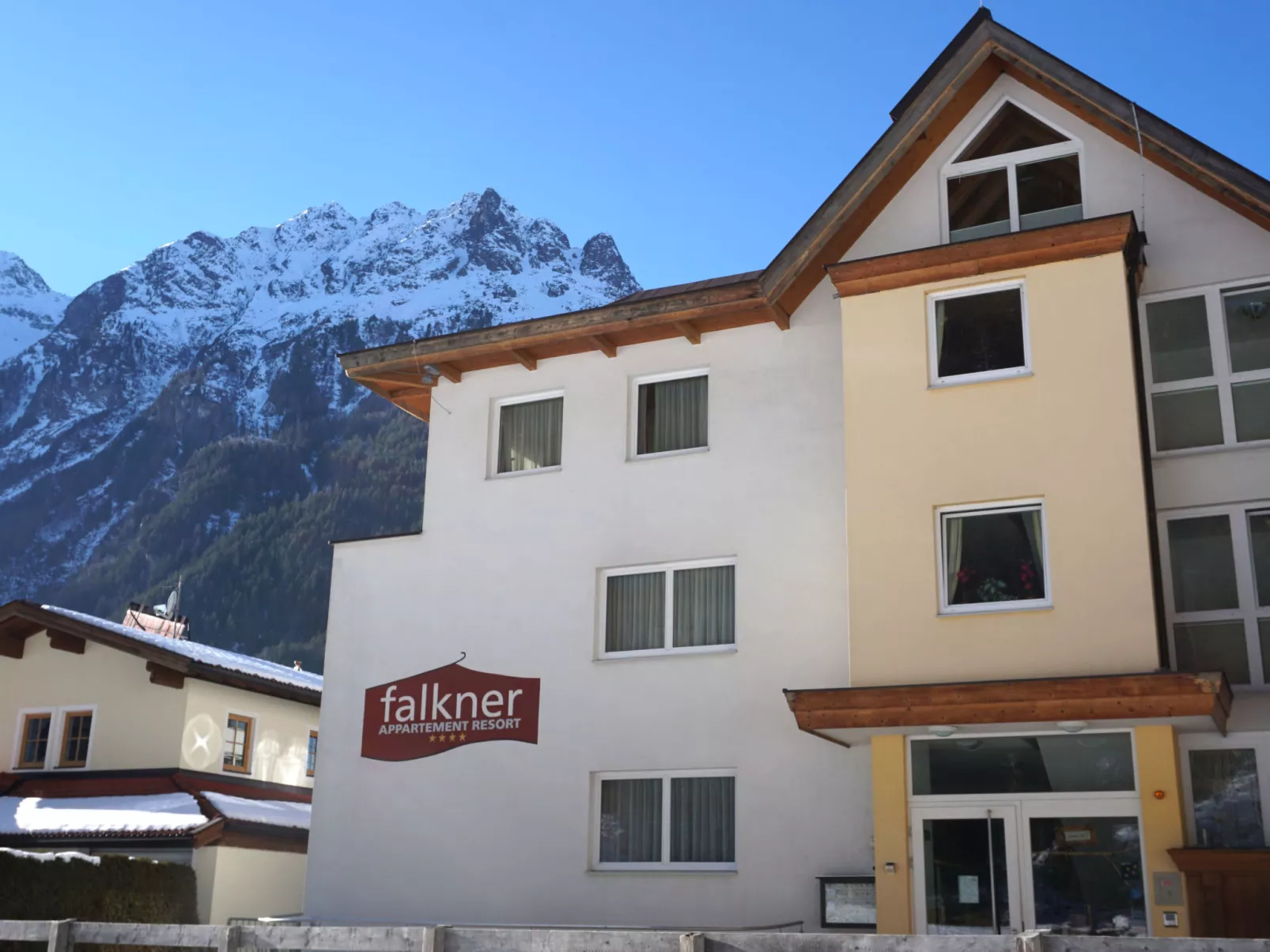 Falkner-Draußen