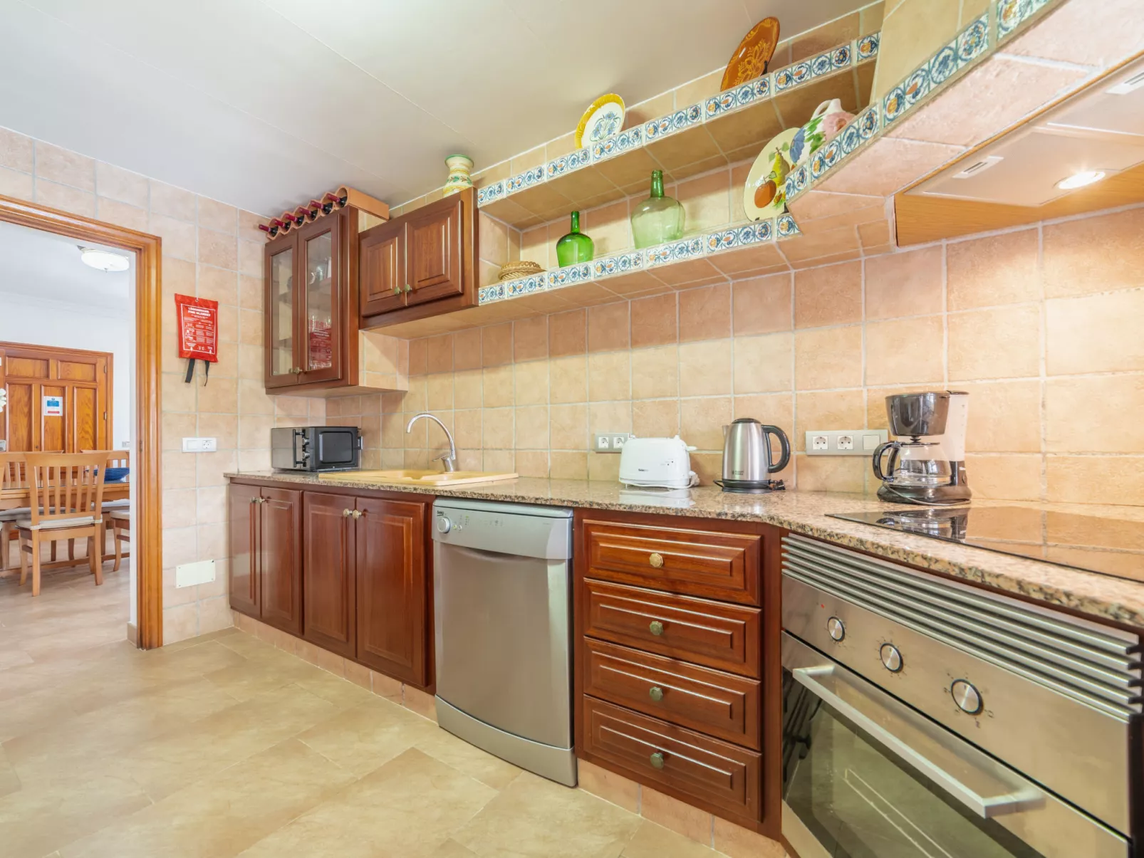 Pintor Beach House-Inside