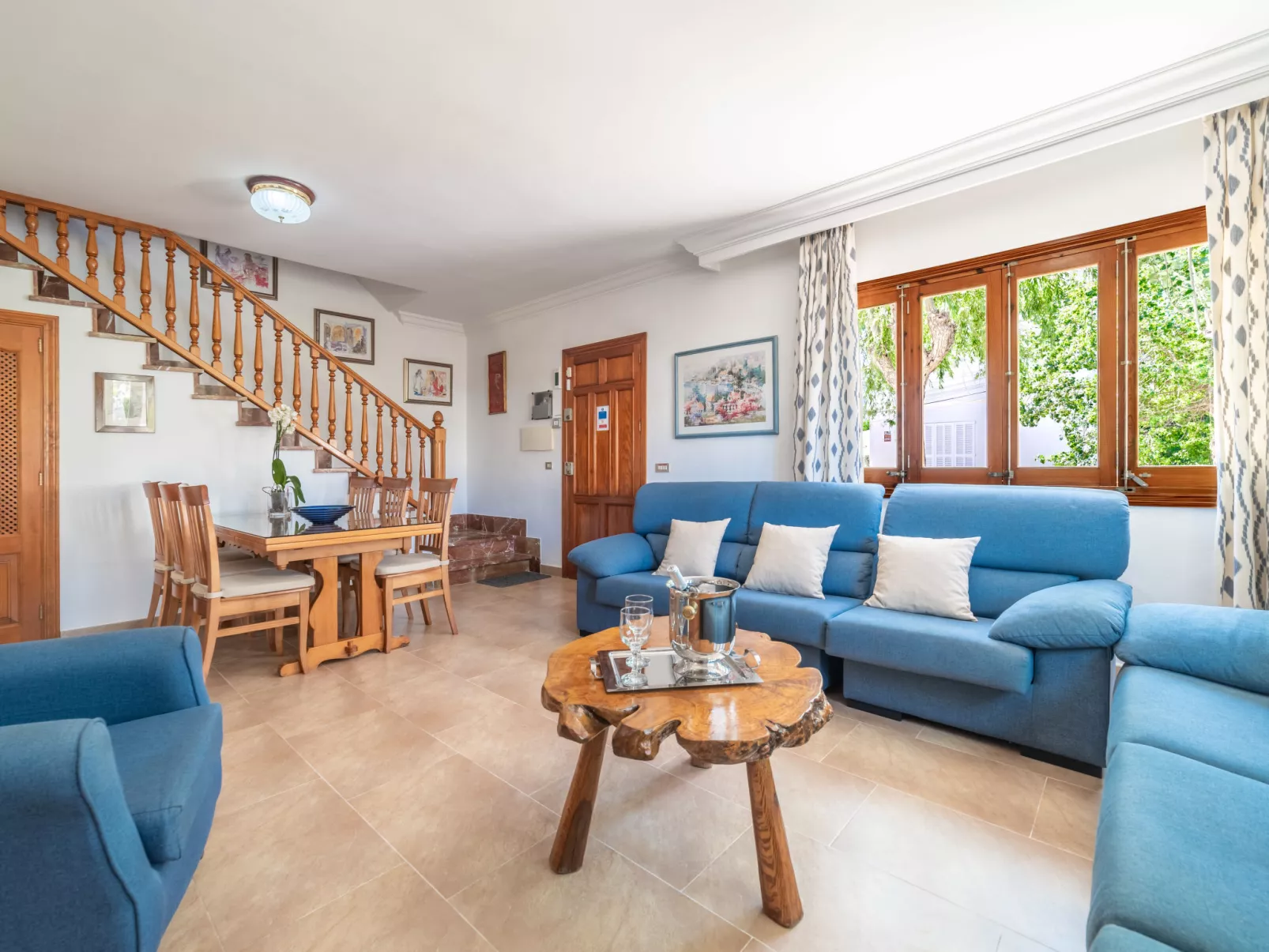 Pintor Beach House-Inside