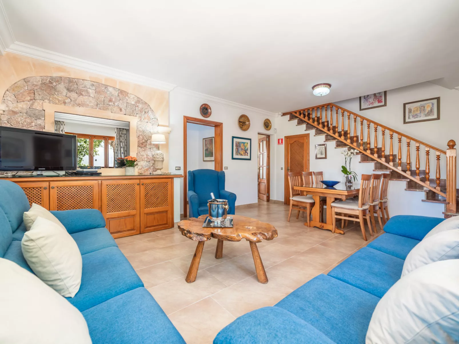 Pintor Beach House-Inside