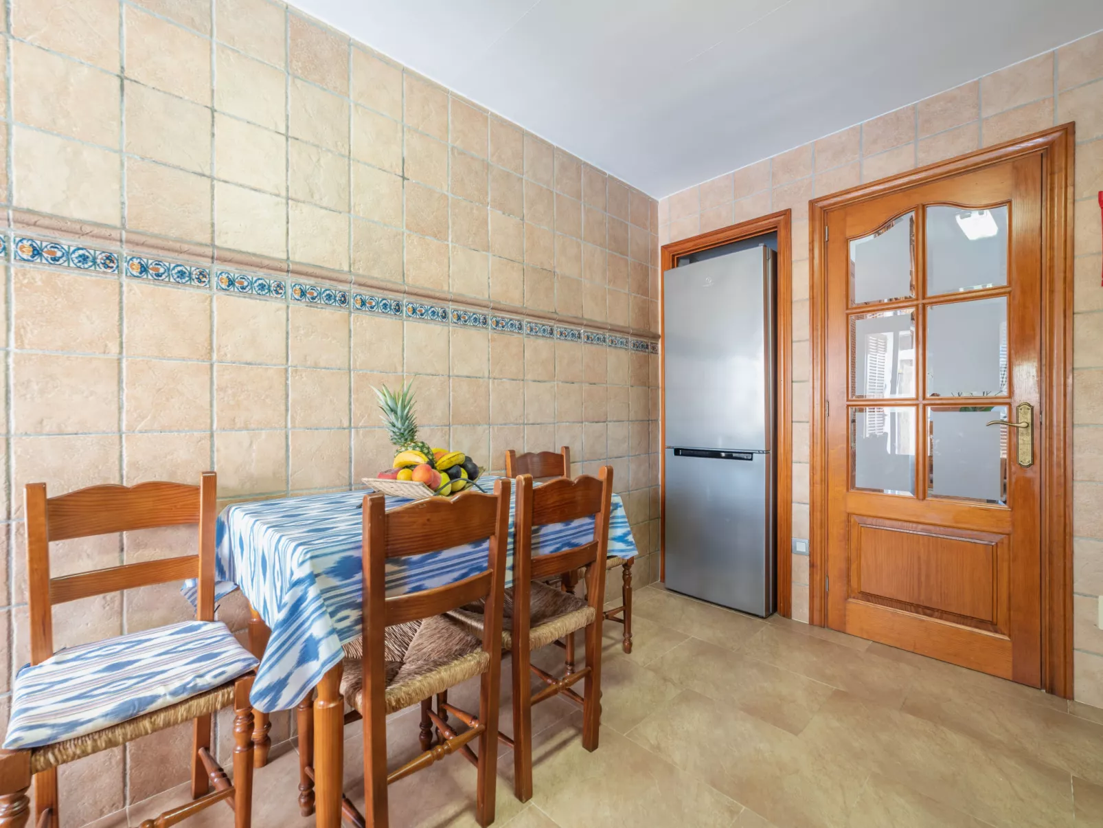 Pintor Beach House-Inside