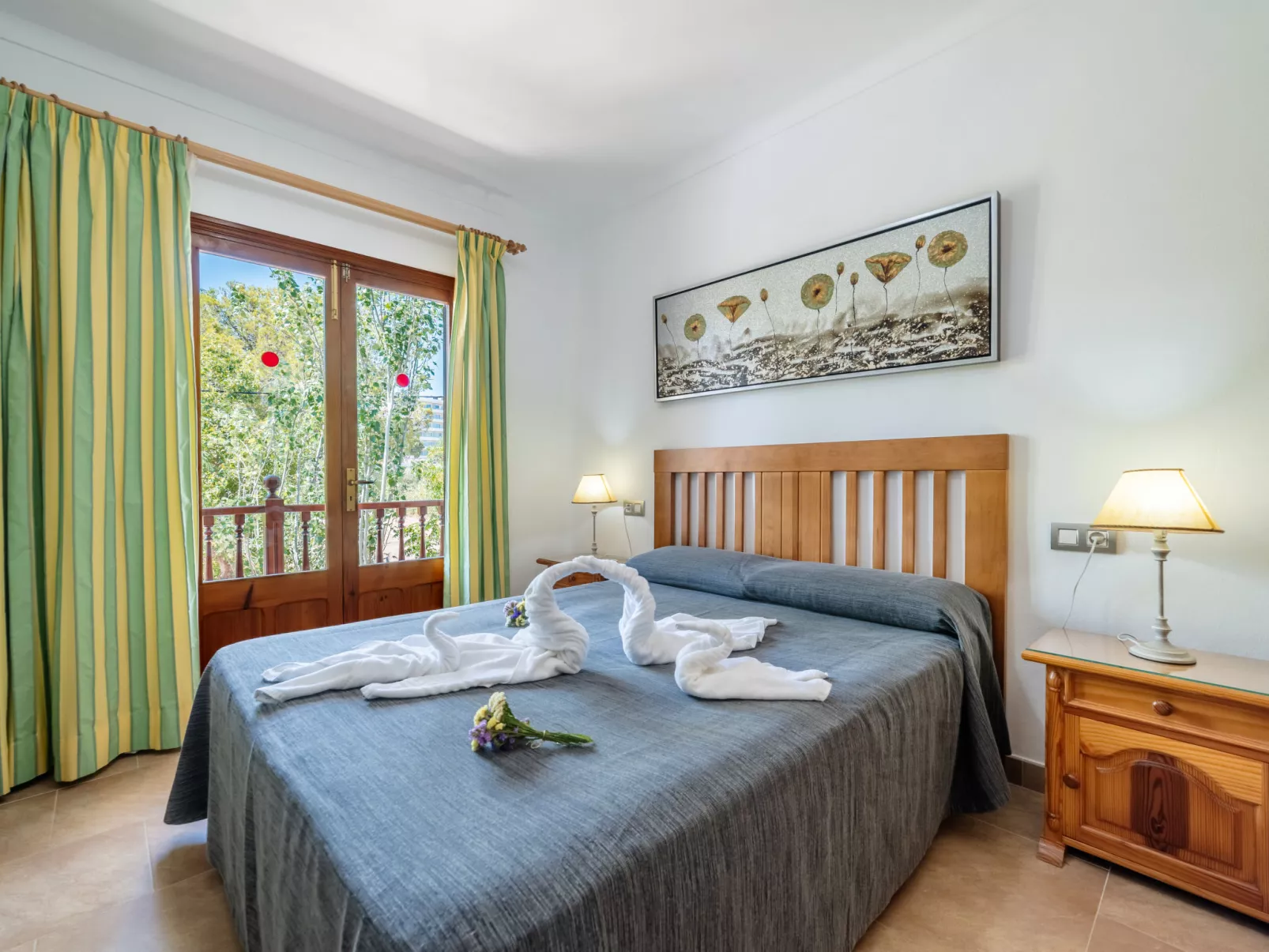 Pintor Beach House-Inside