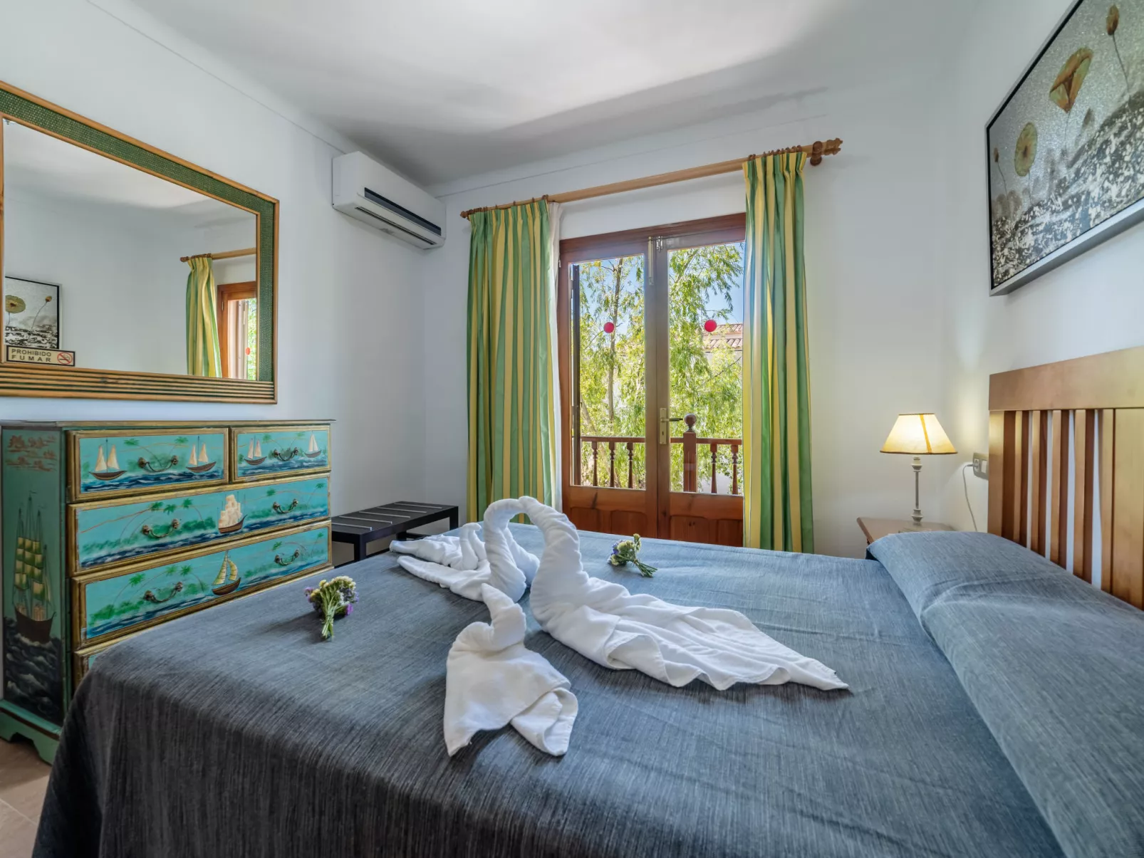 Pintor Beach House-Inside