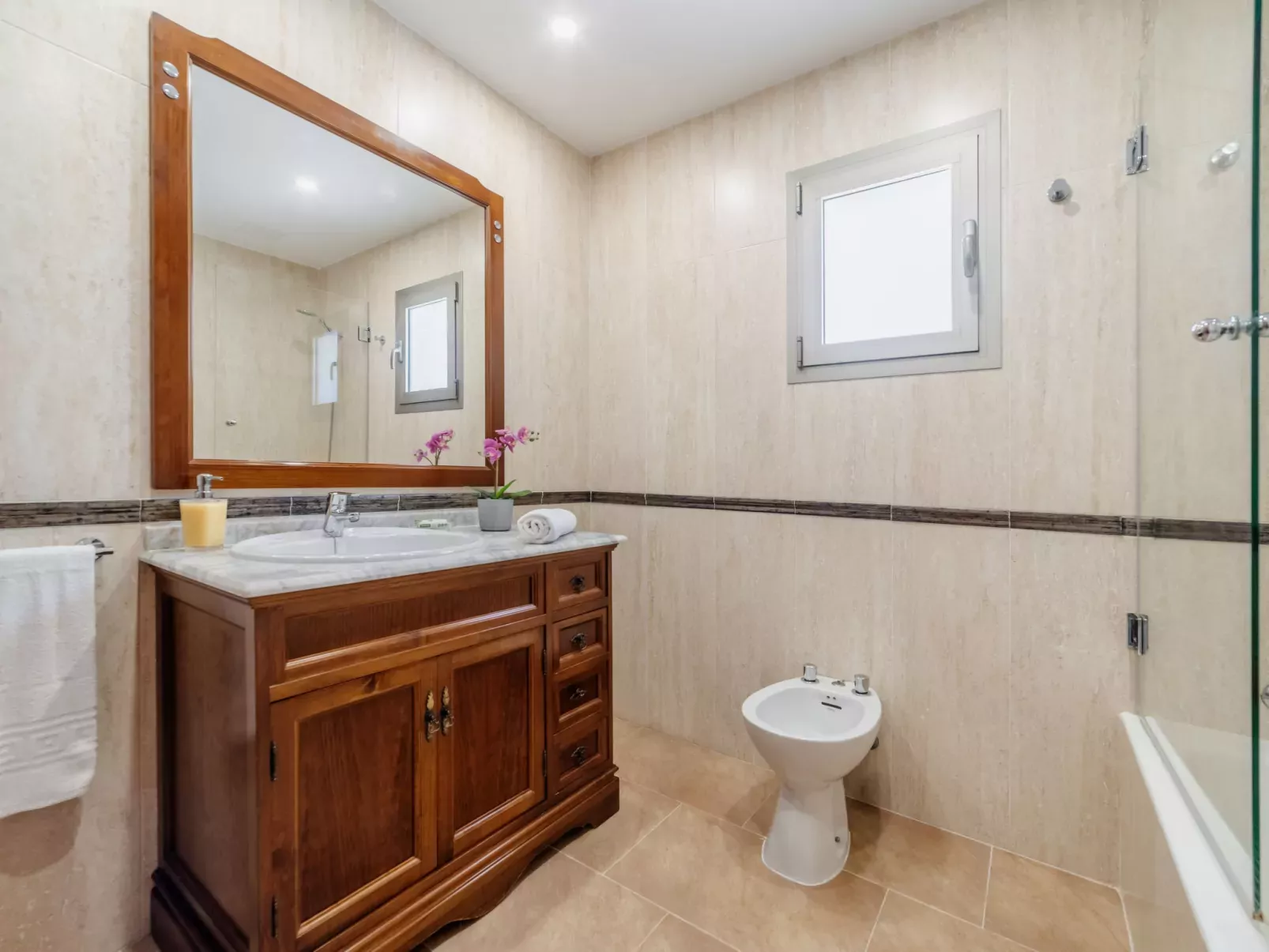 Pintor Beach House-Inside