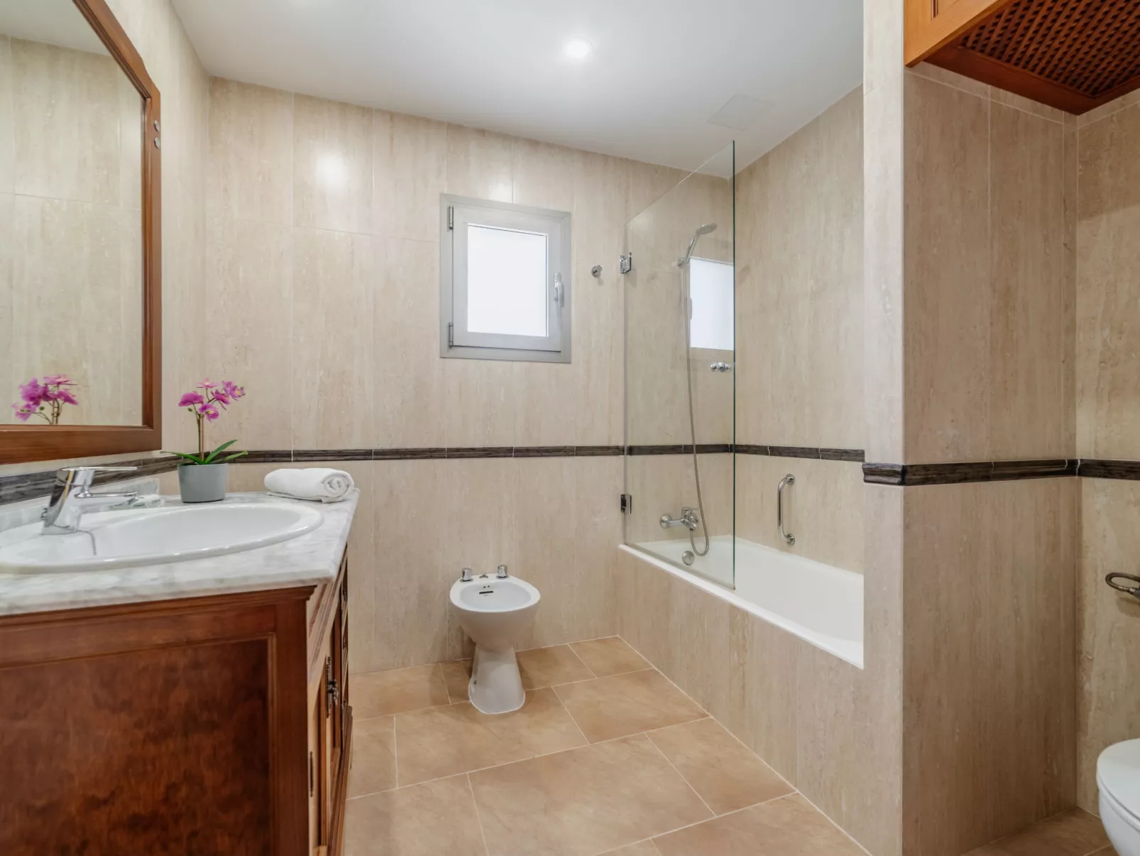 Pintor Beach House-Inside