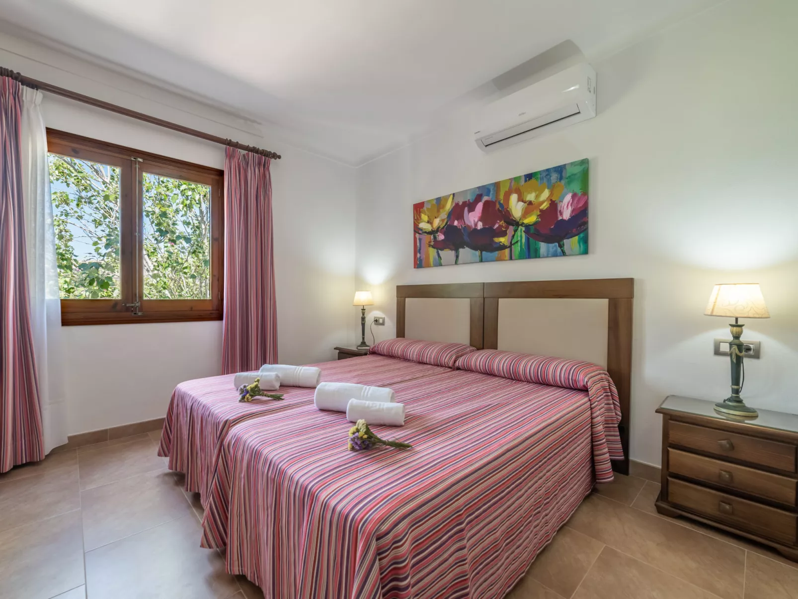 Pintor Beach House-Inside
