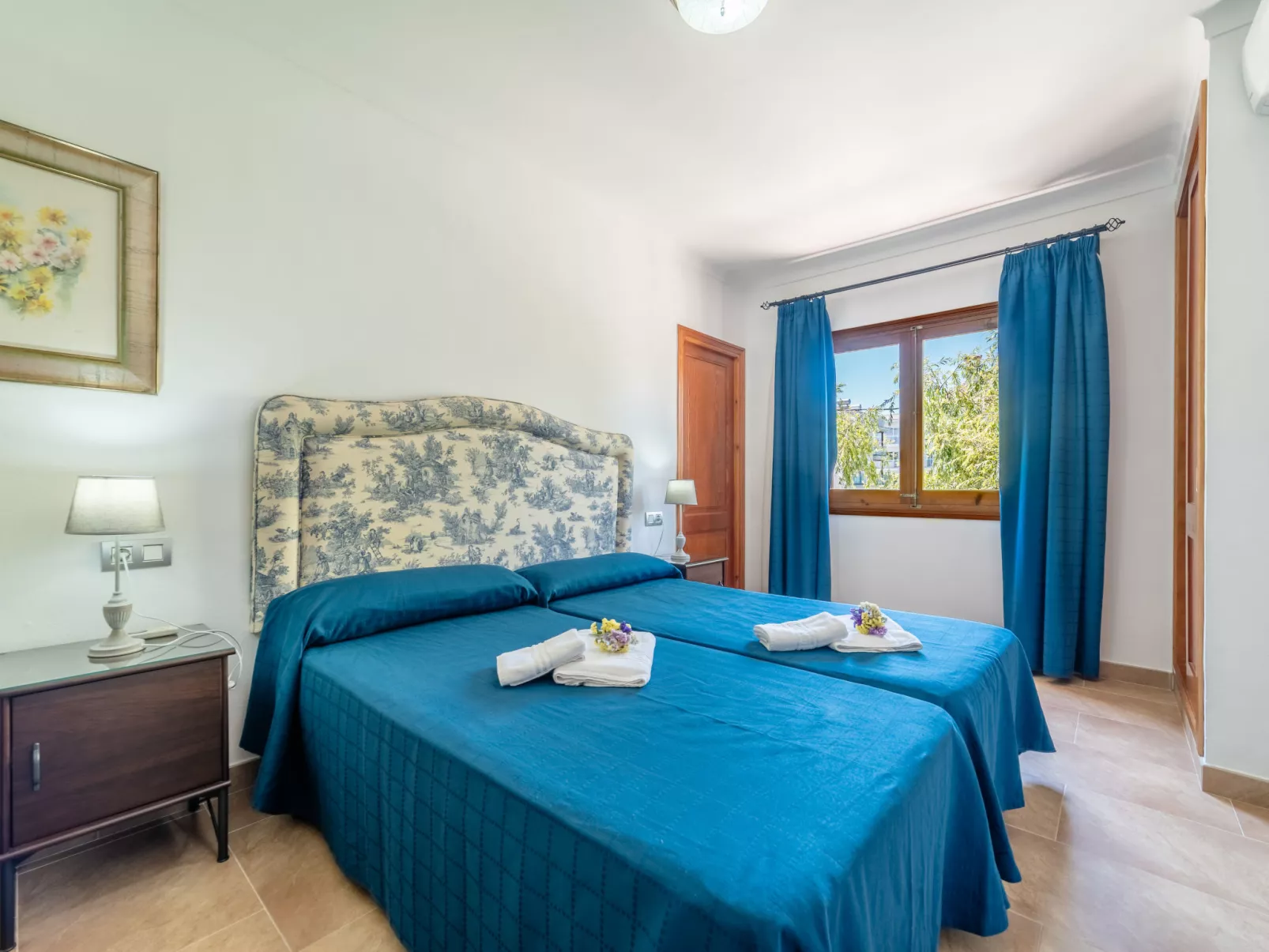 Pintor Beach House-Inside