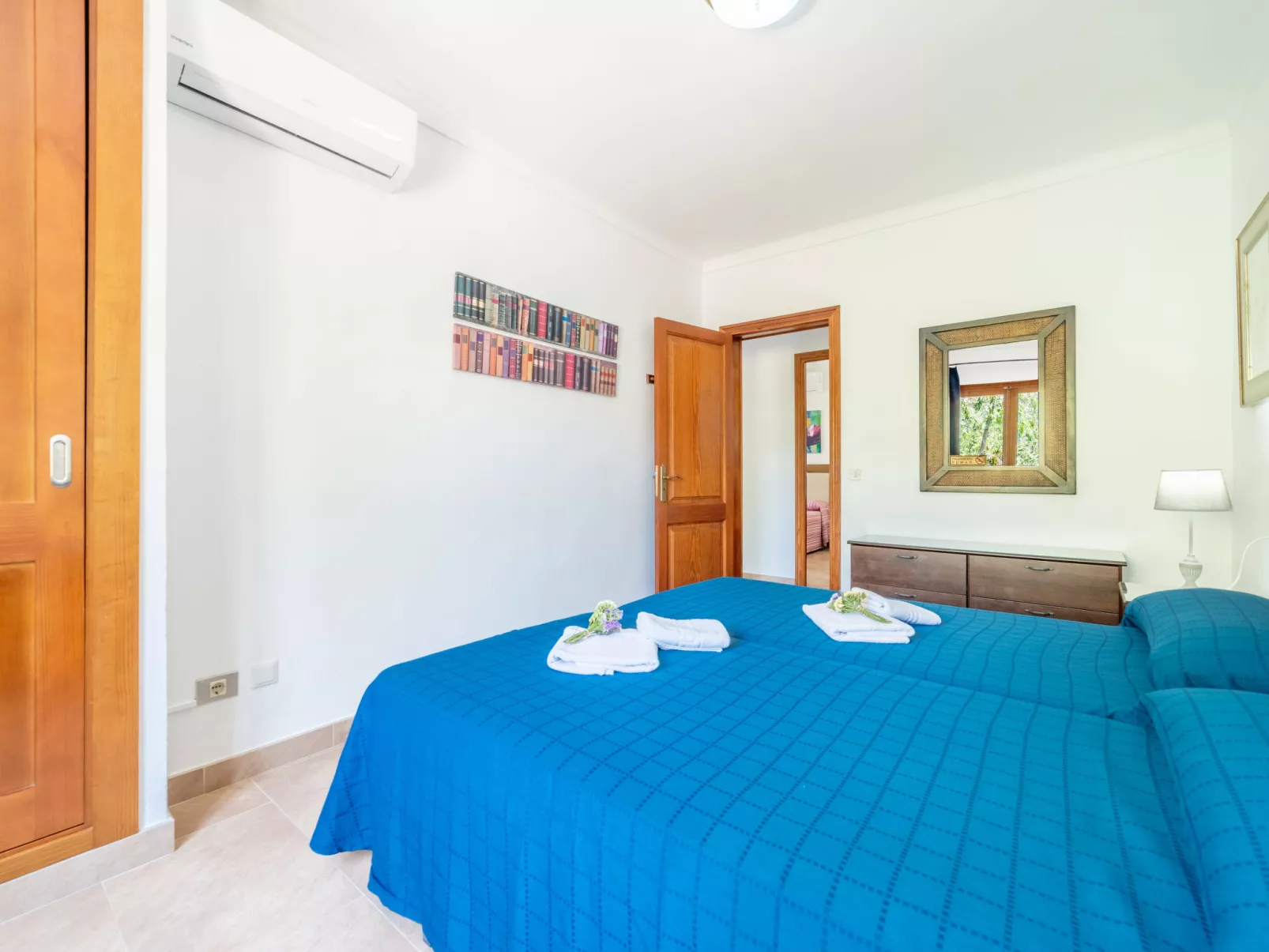 Pintor Beach House-Inside