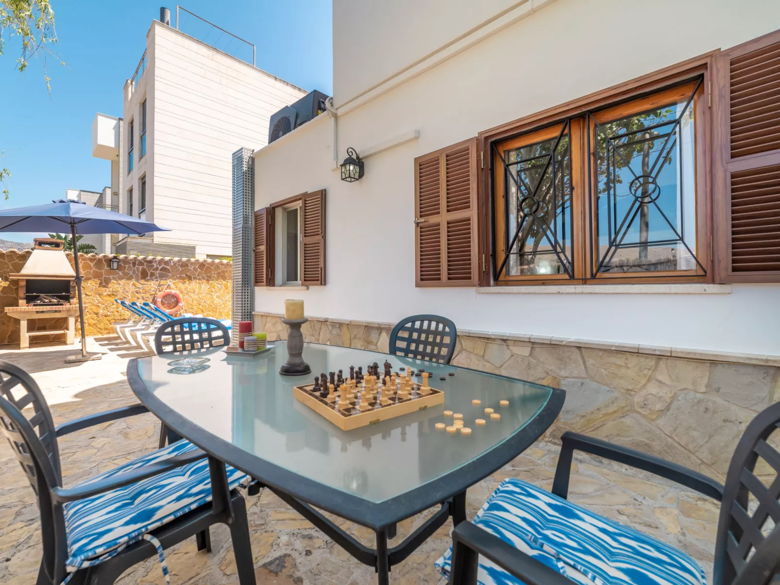 Pintor Beach House-Outside