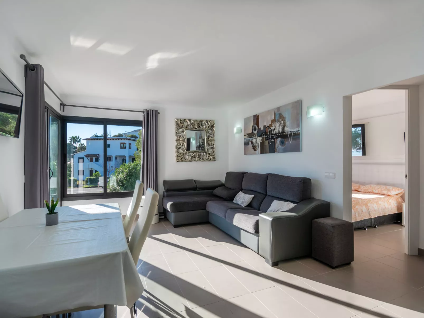 Oratge Beach Views-Inside
