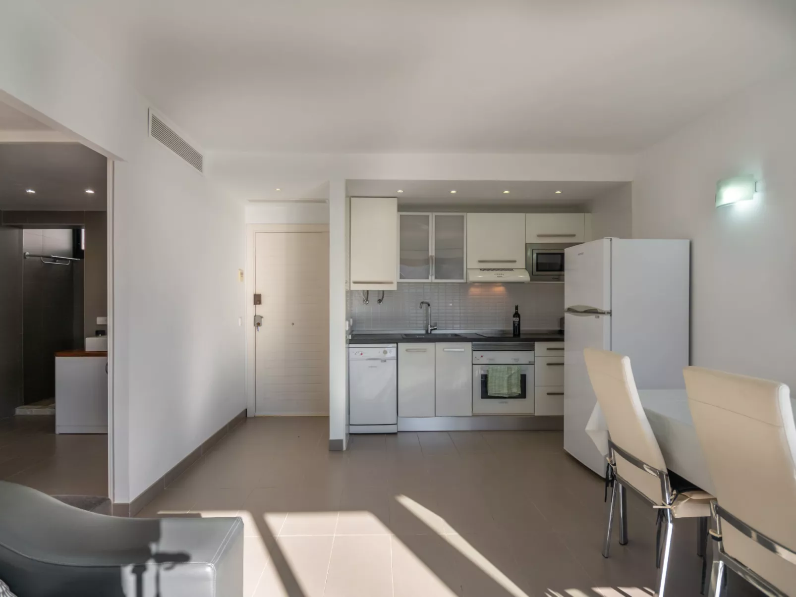 Oratge Beach Views-Inside