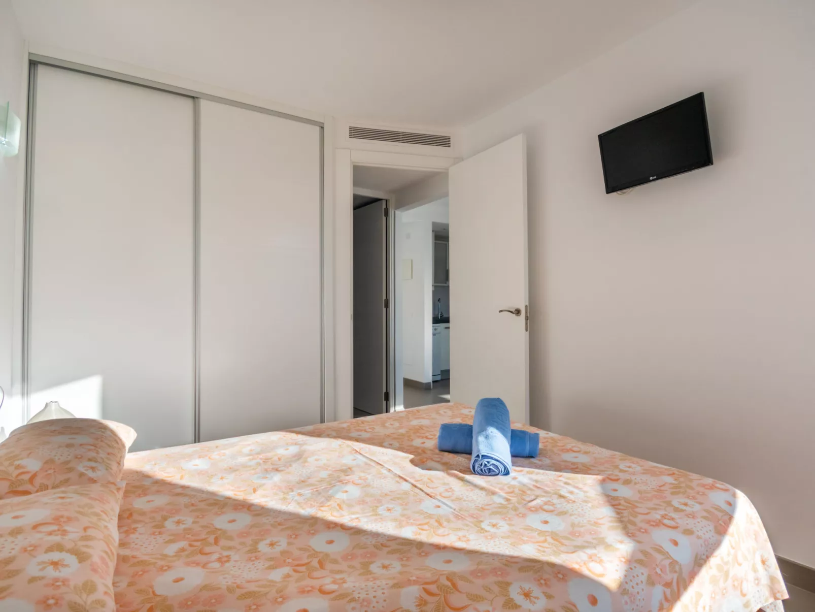 Oratge Beach Views-Inside