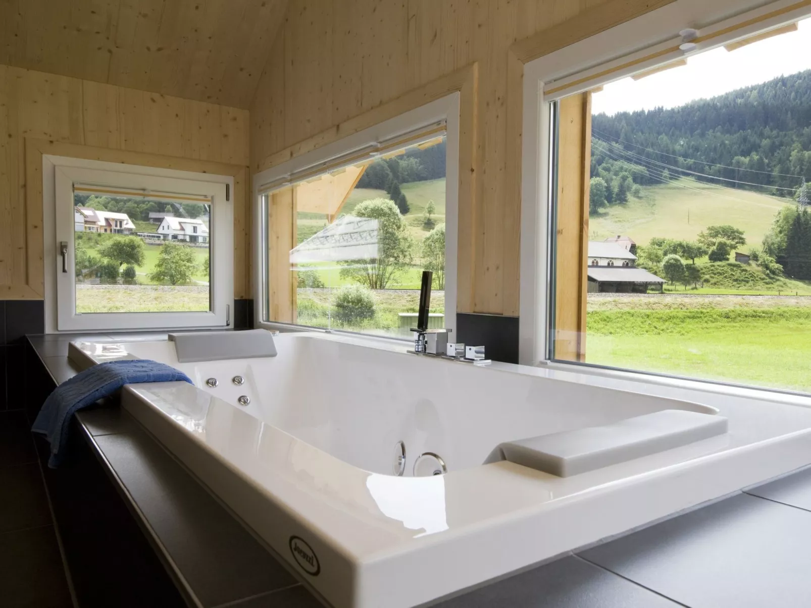 Sonneck mit OutdoorSprudelbad 10P-Inside