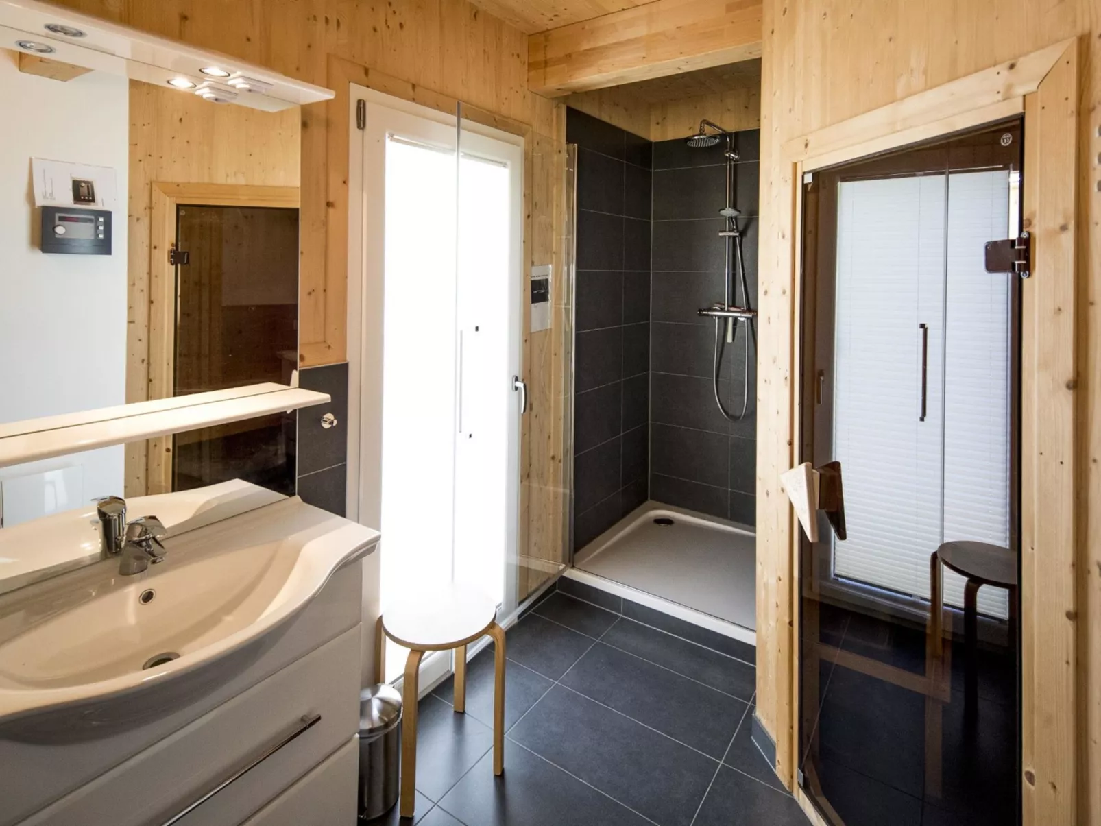 Sonneck mit OutdoorSprudelbad 10P-Inside