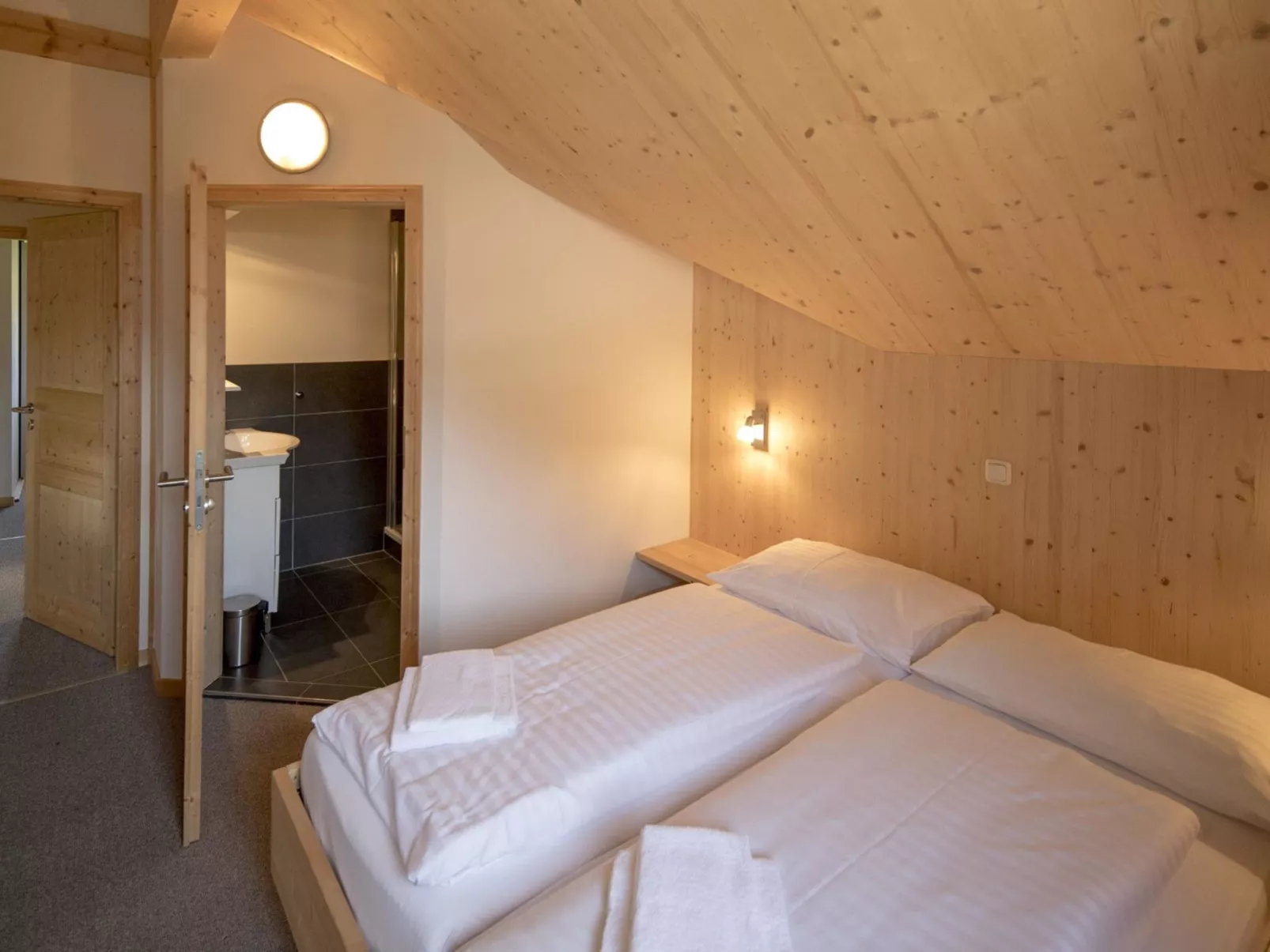 Sonneck mit OutdoorSprudelbad 10P-Inside