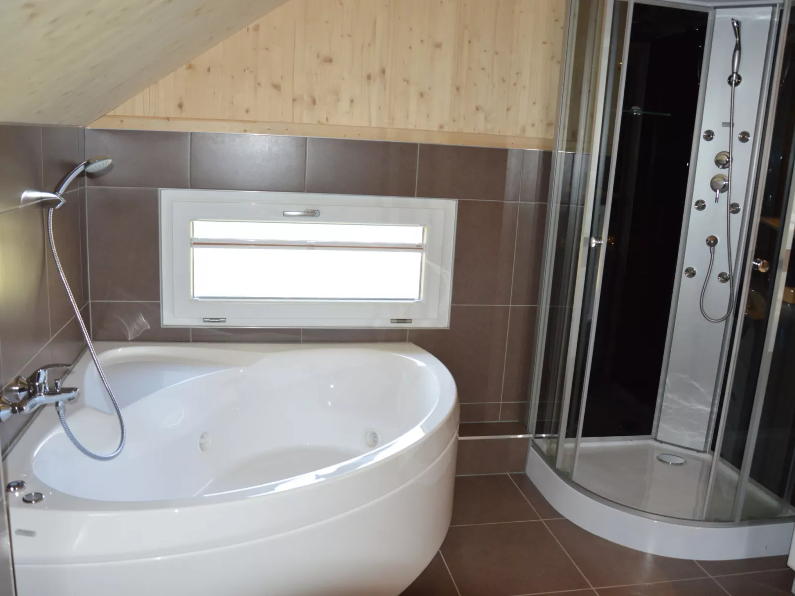 Sonneck mit OutdoorSprudelbad 10P-Inside