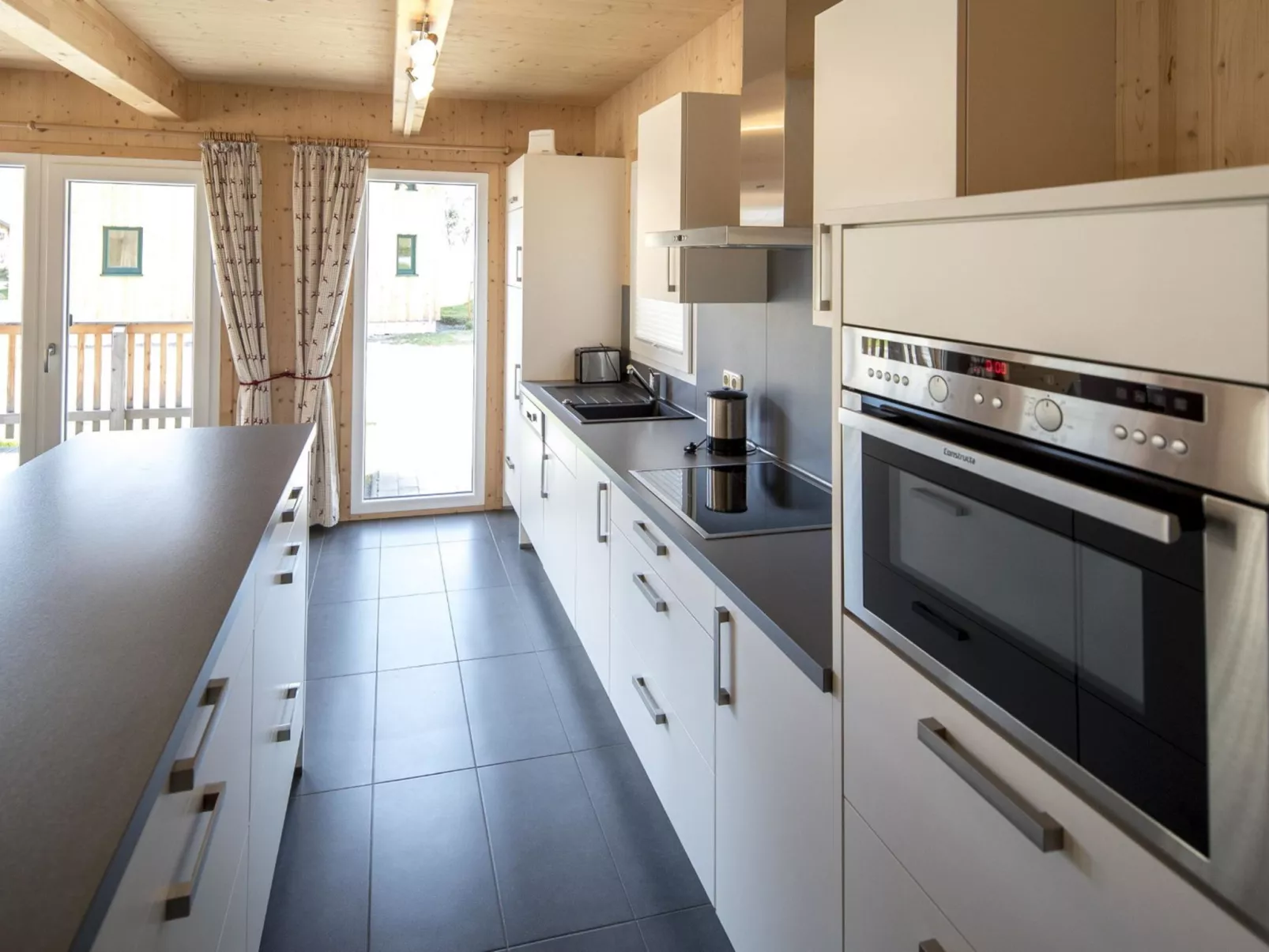 Sonneck mit OutdoorSprudelbad 10P-Inside